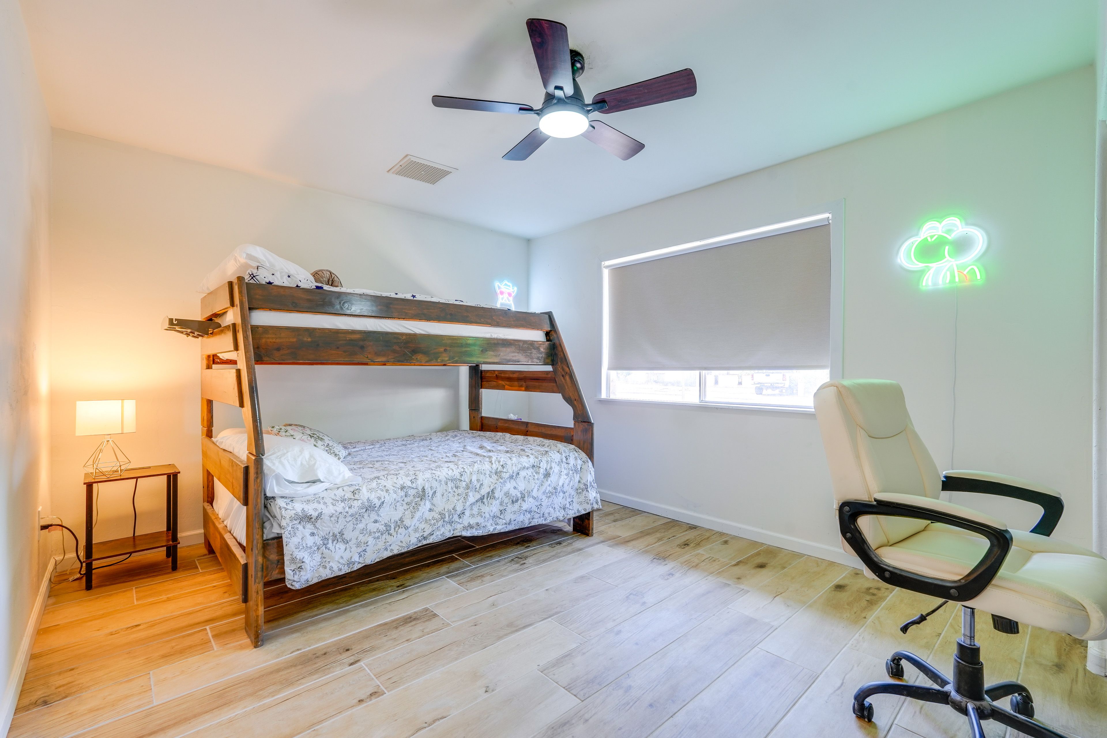 Bedroom 3 | Twin/Full Bunk Bed
