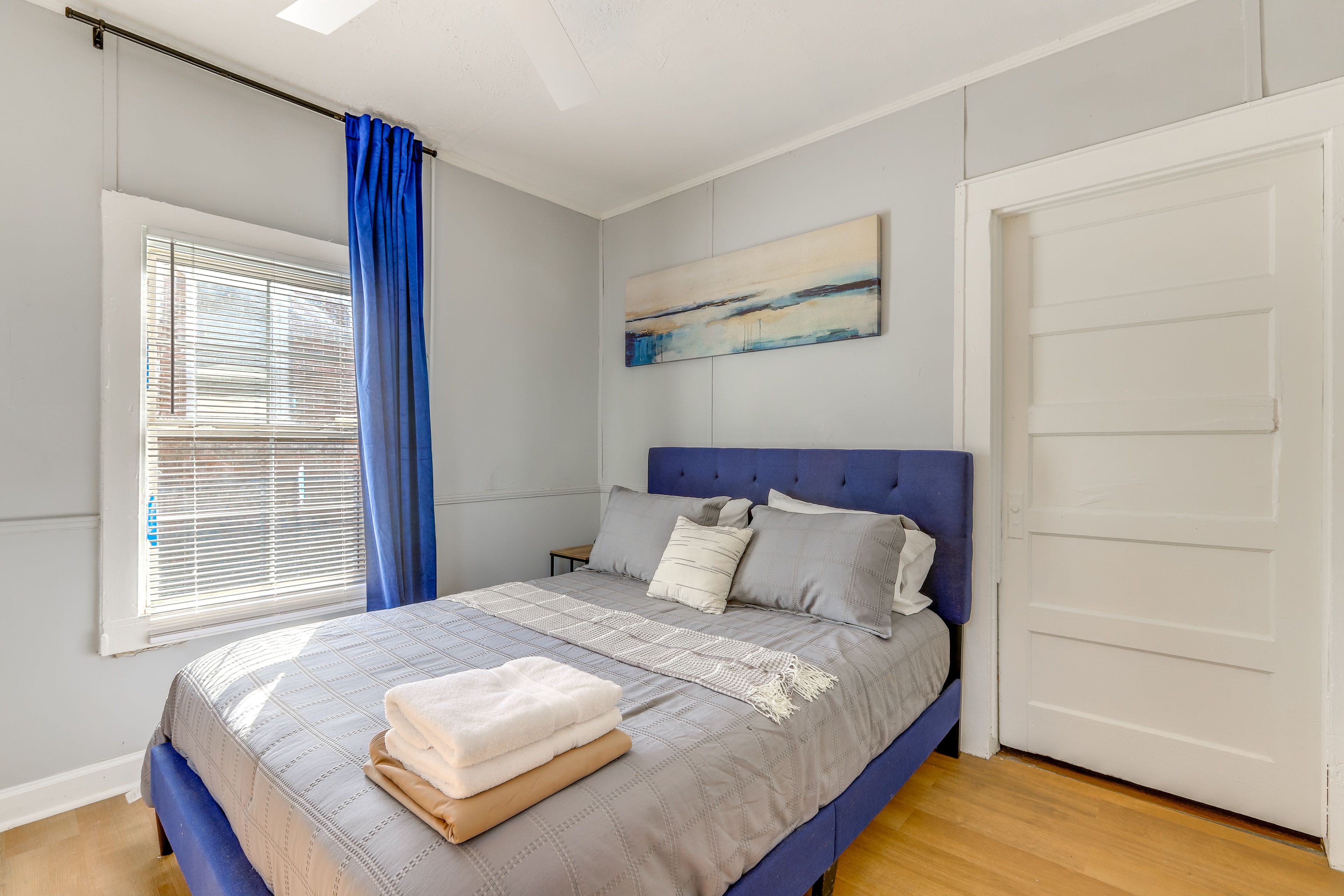 Bedroom 2 | Queen Bed