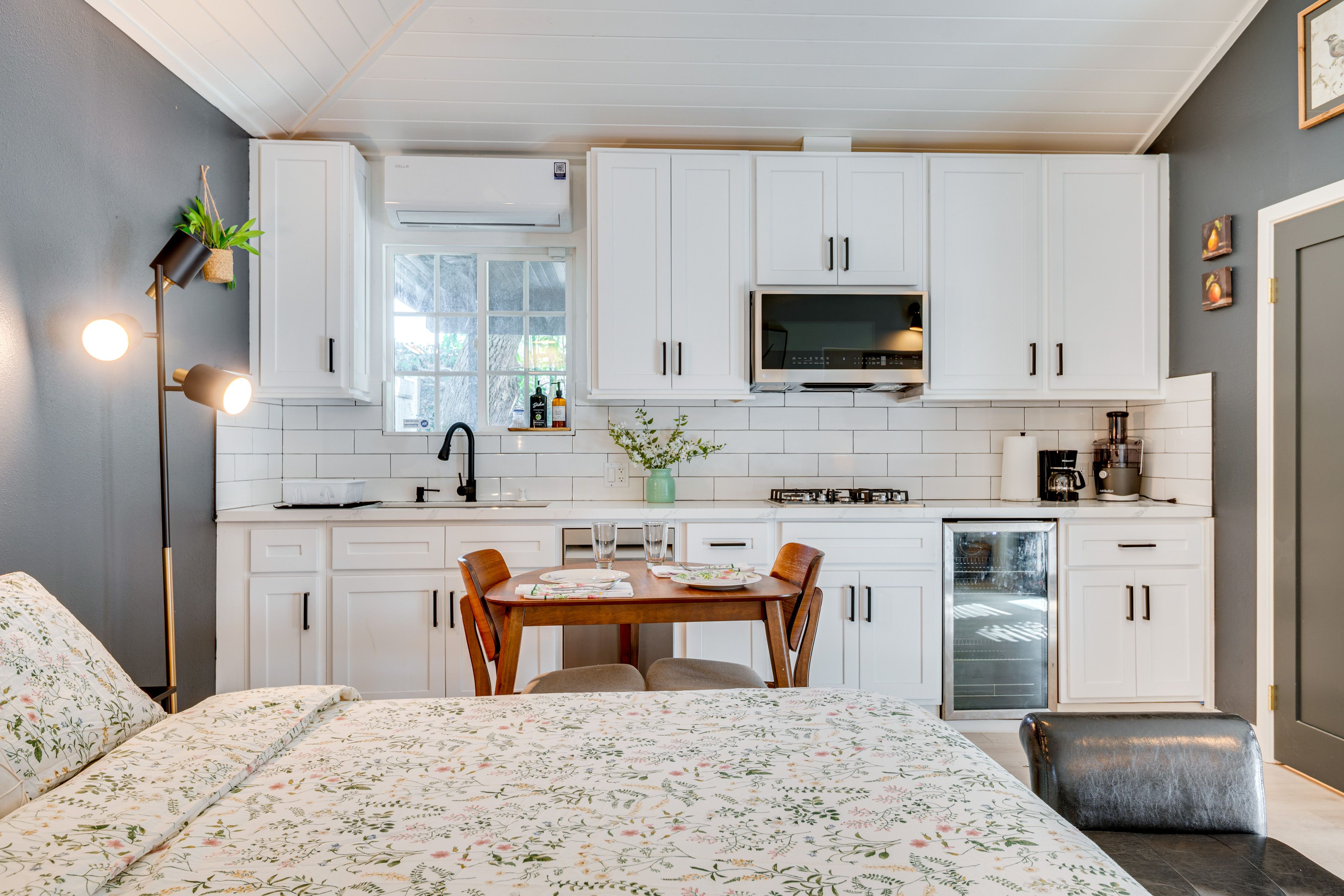 Dining Area | Dining Table