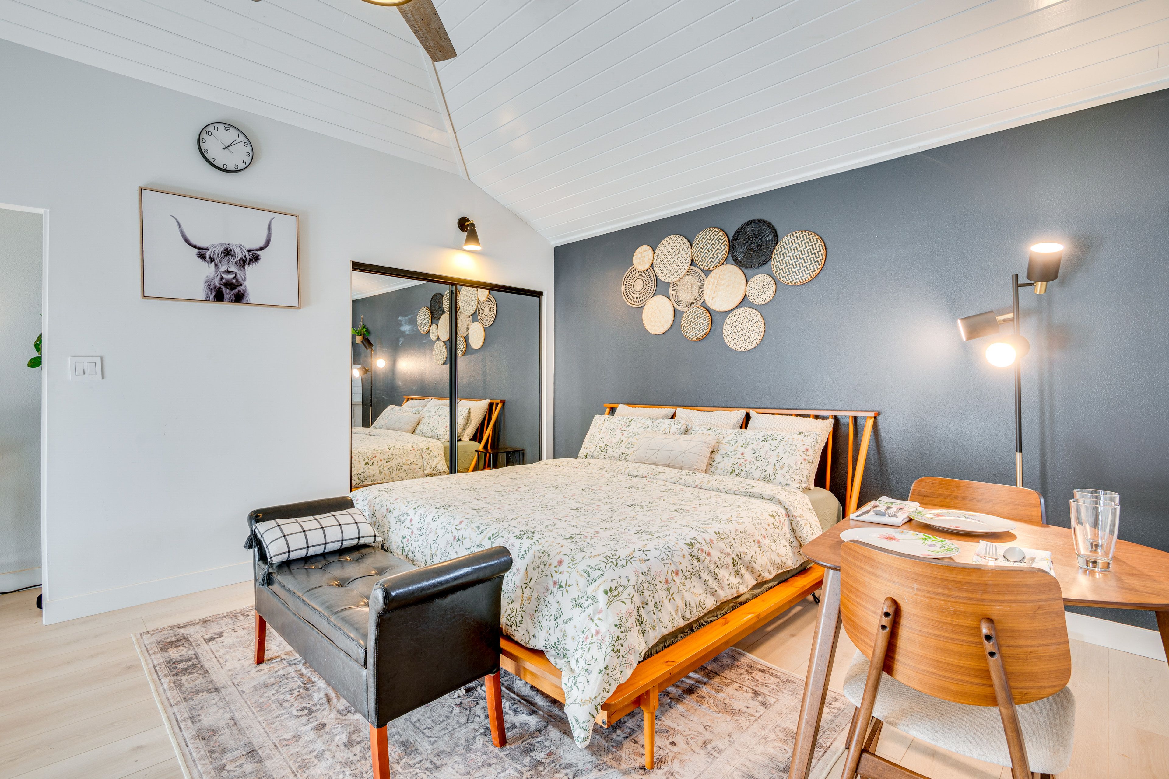 Sleeping Area | King Bed | Linens Provided