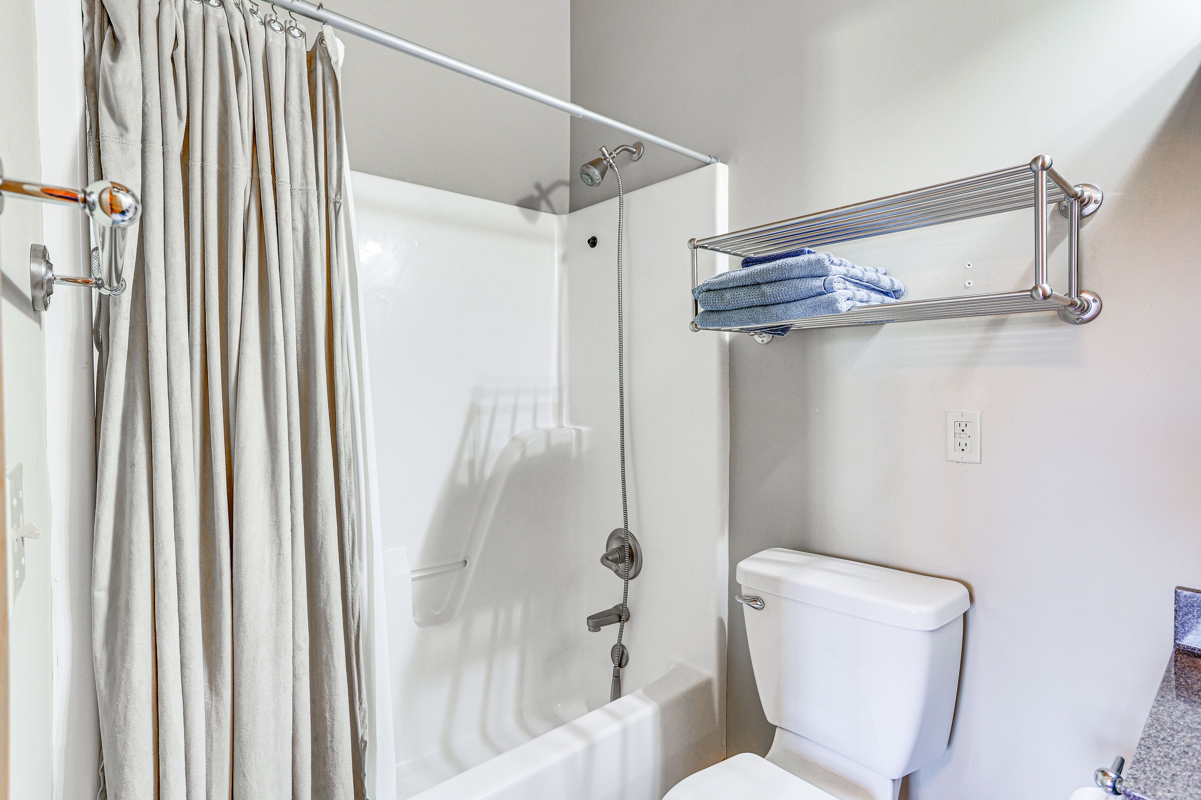 En-Suite Bathroom | Upper Level | Shower/Tub Combo