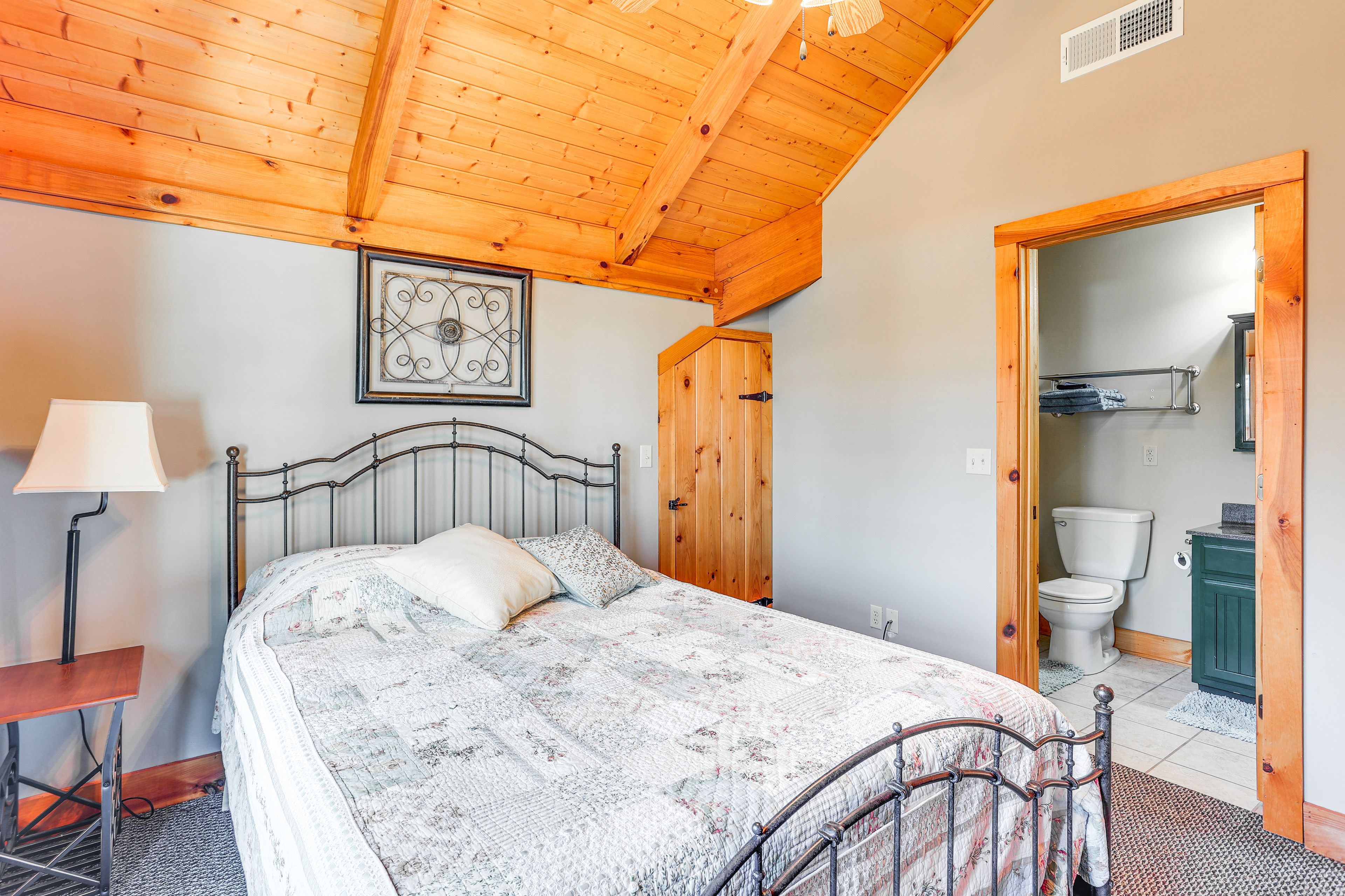 Bedroom 4 | Upper Level | Queen Bed