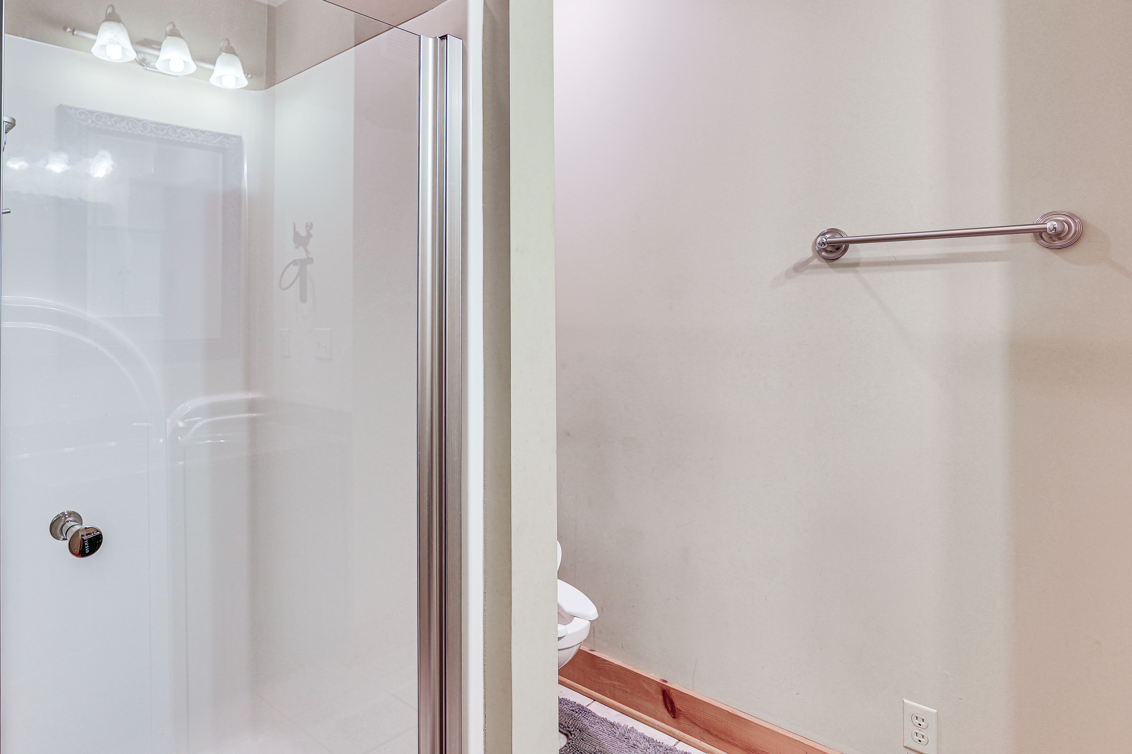 En-Suite Bathroom | Main Level | Towels Provided | Shower