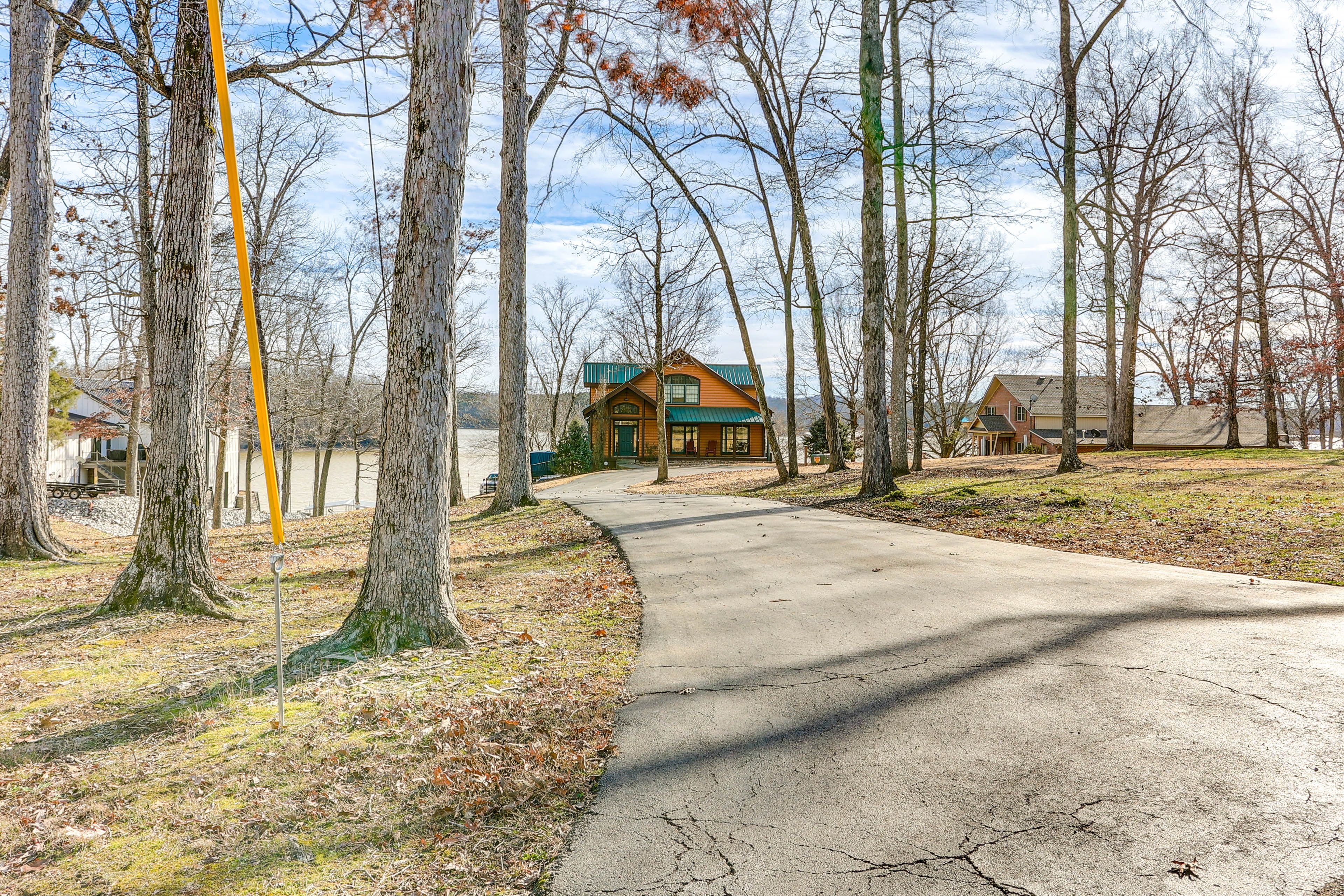 Parking | Driveway (5 Vehicles)