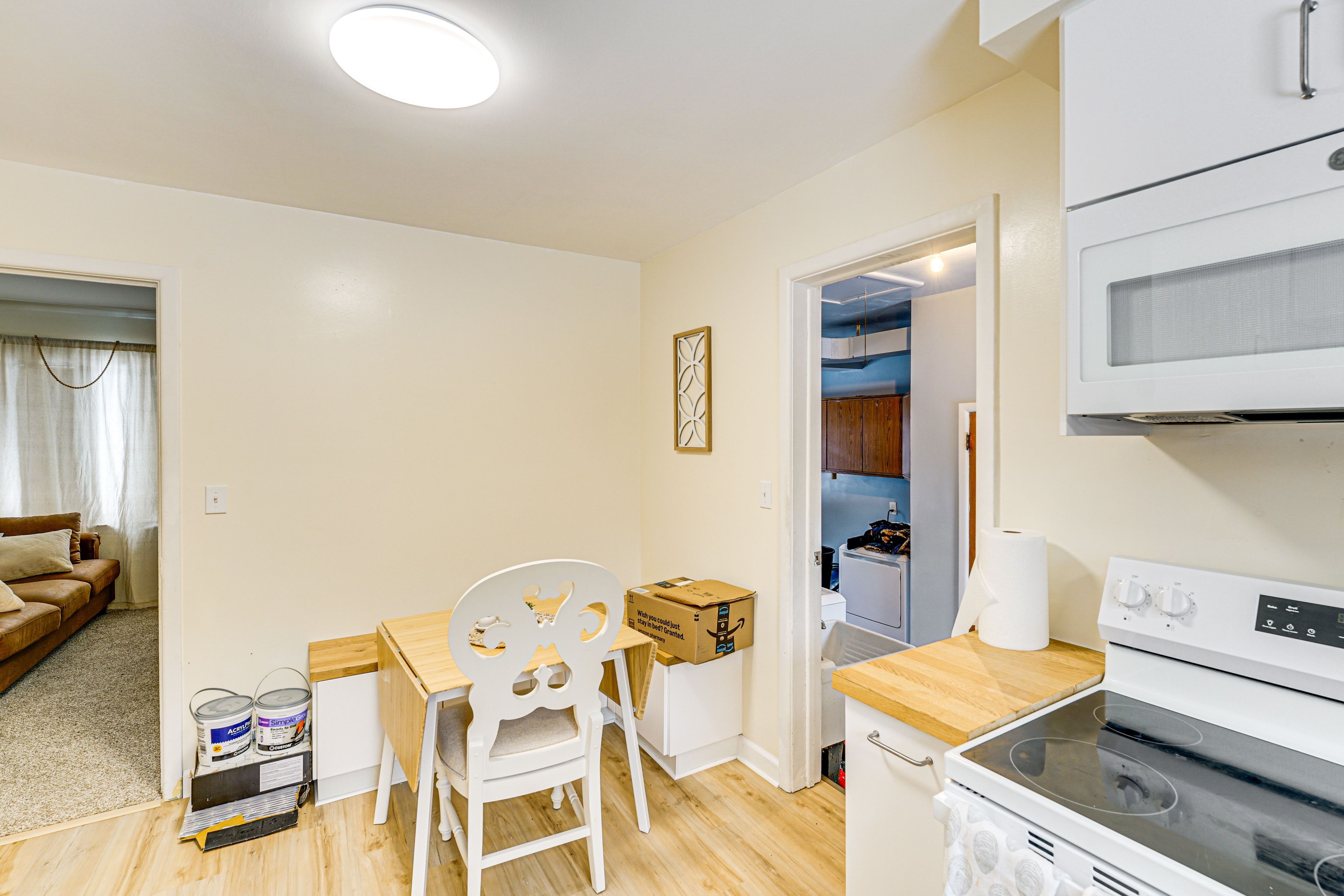 Dining Area | Dishware/Flatware Provided