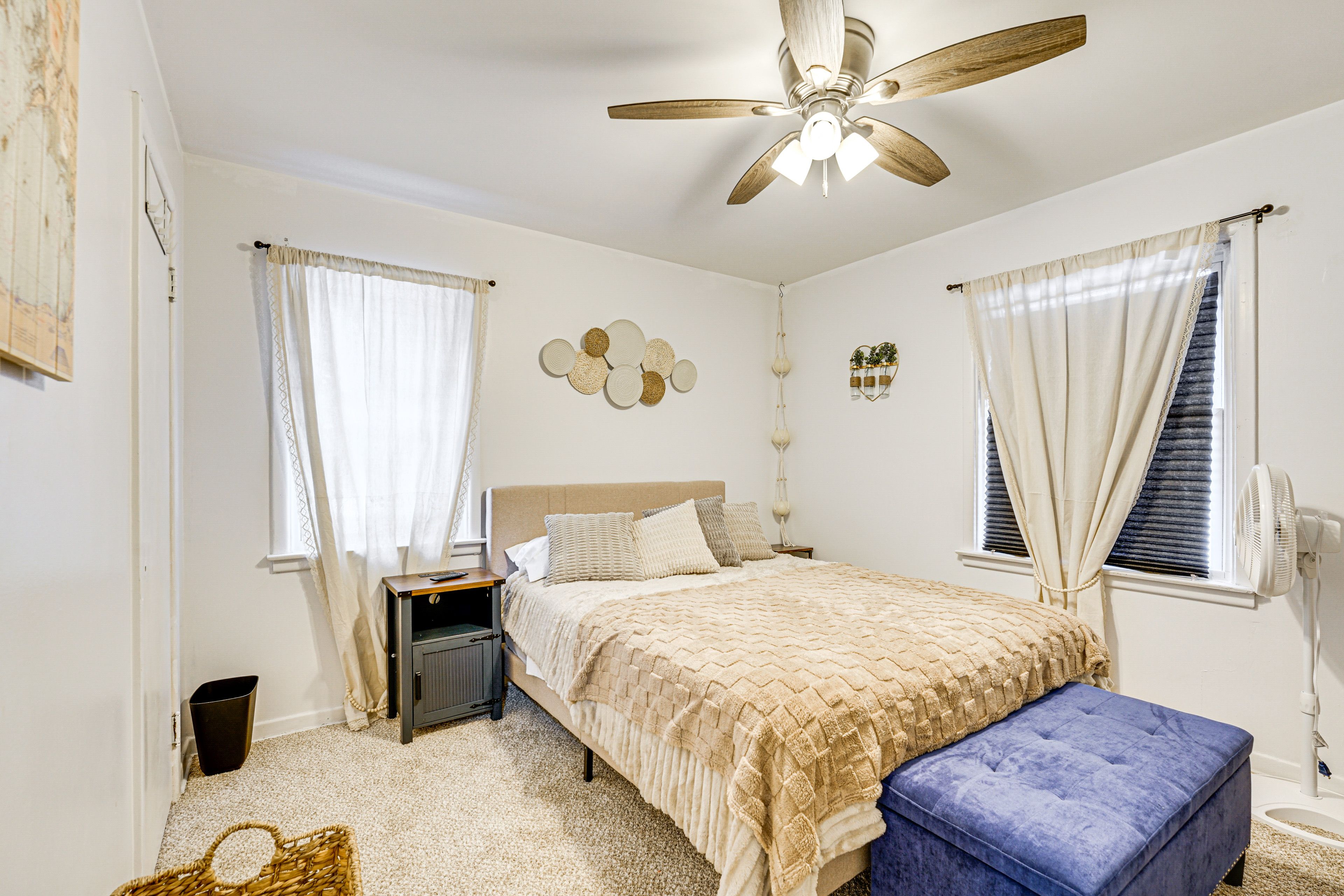 Bedroom 1 | Queen Bed | Smart TV