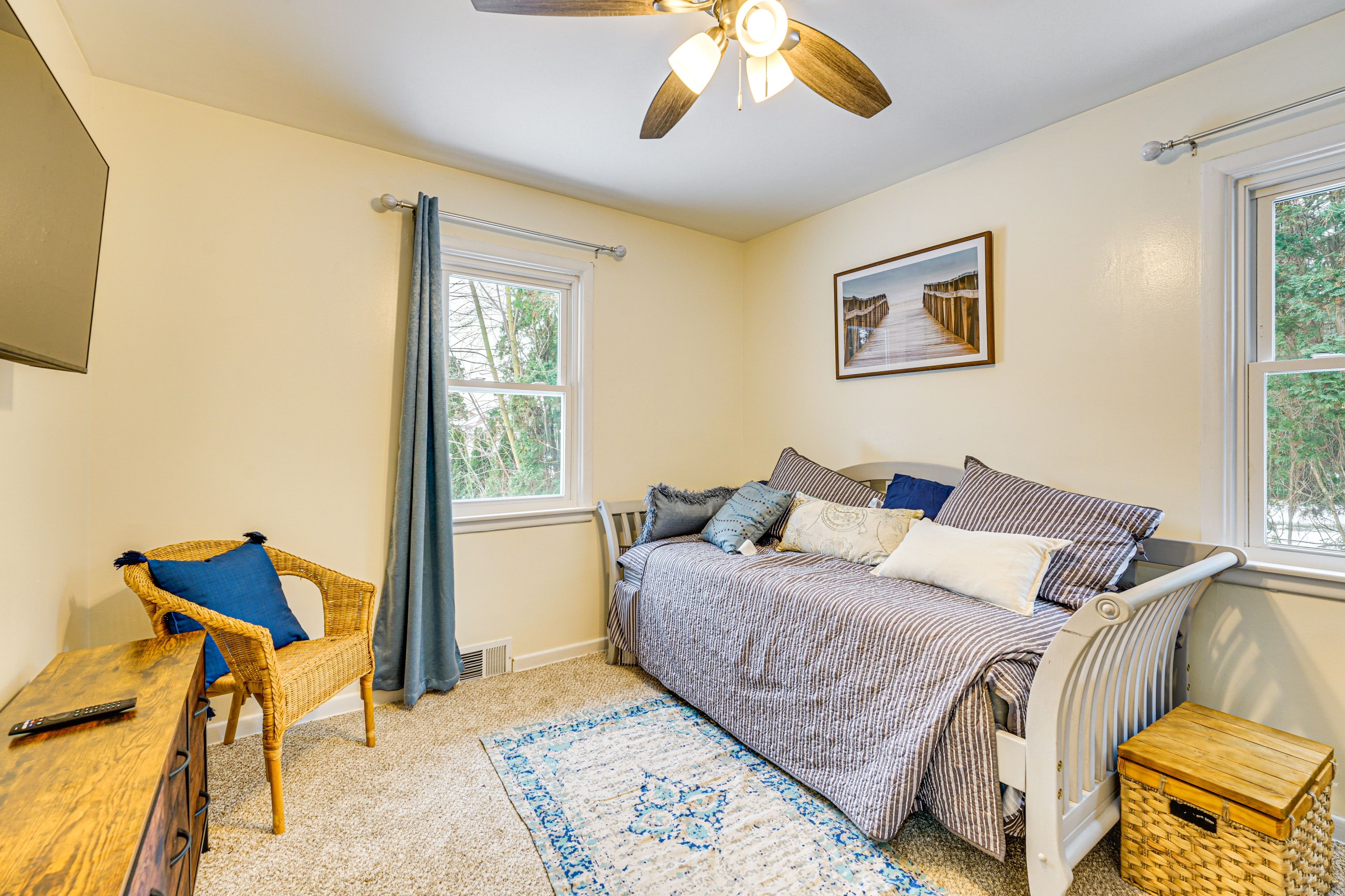 Bedroom 3 | Twin Daybed | Workstation