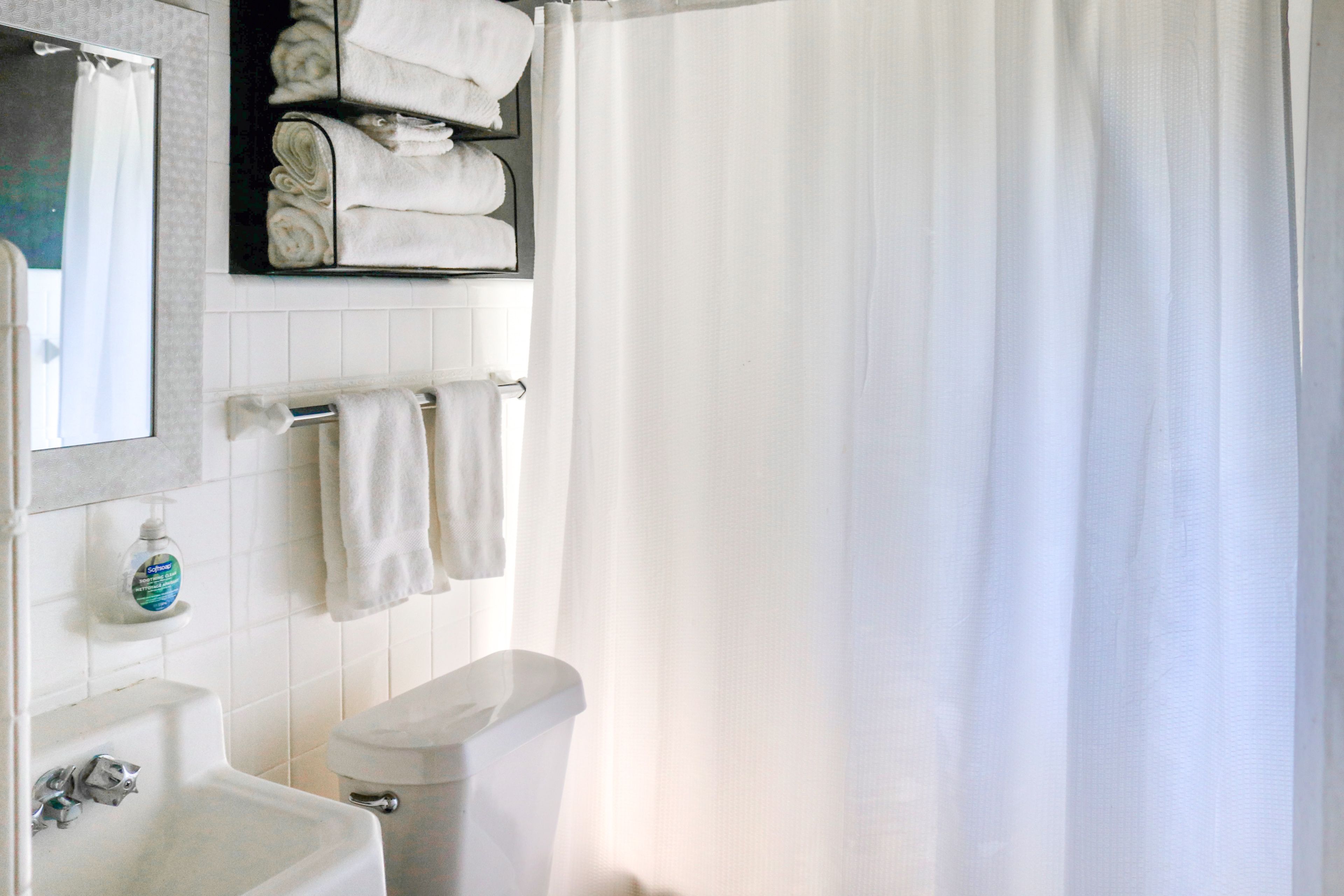 Full Bathroom | Towels Provided