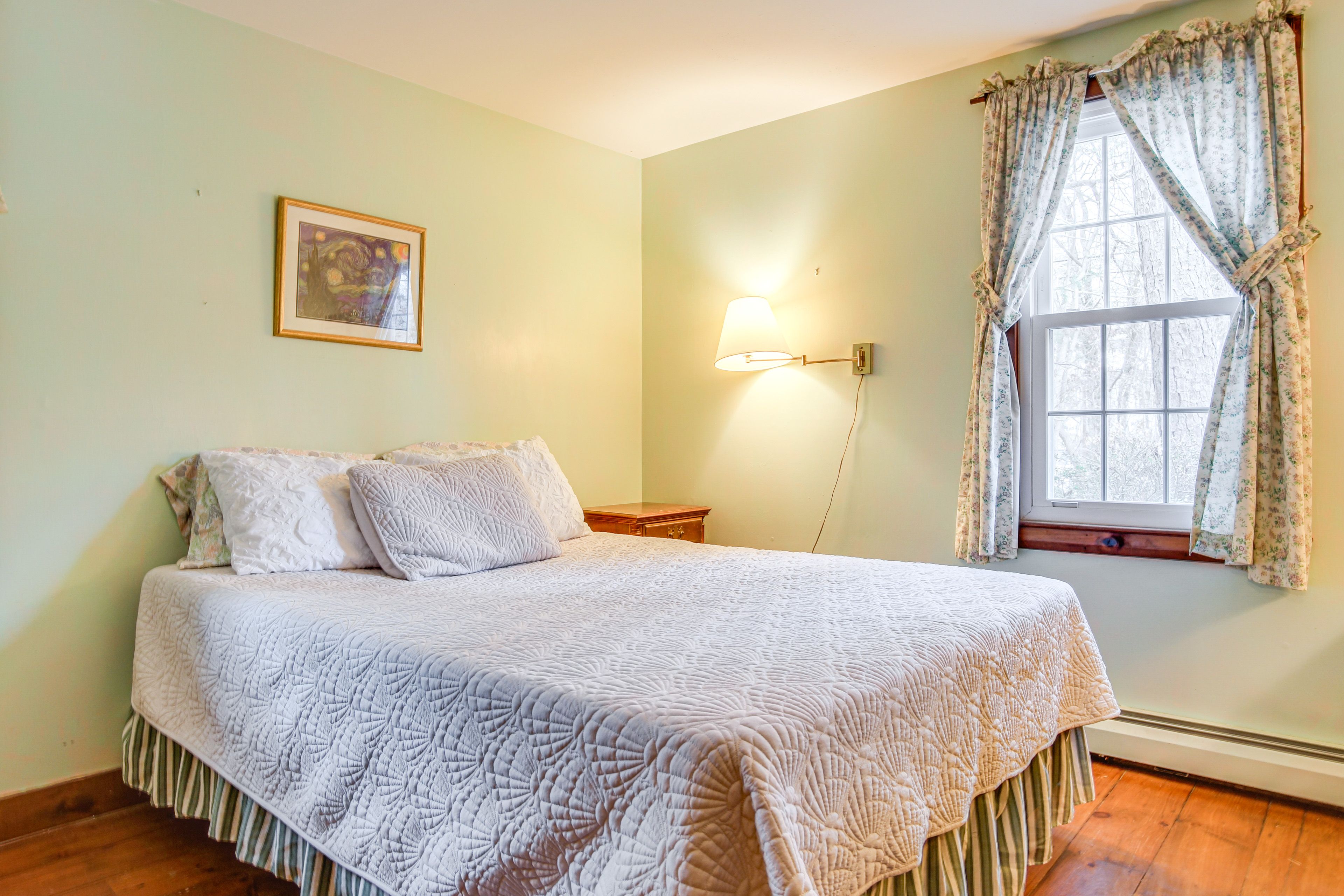 Bedroom 1 | 1st Floor | Queen Bed