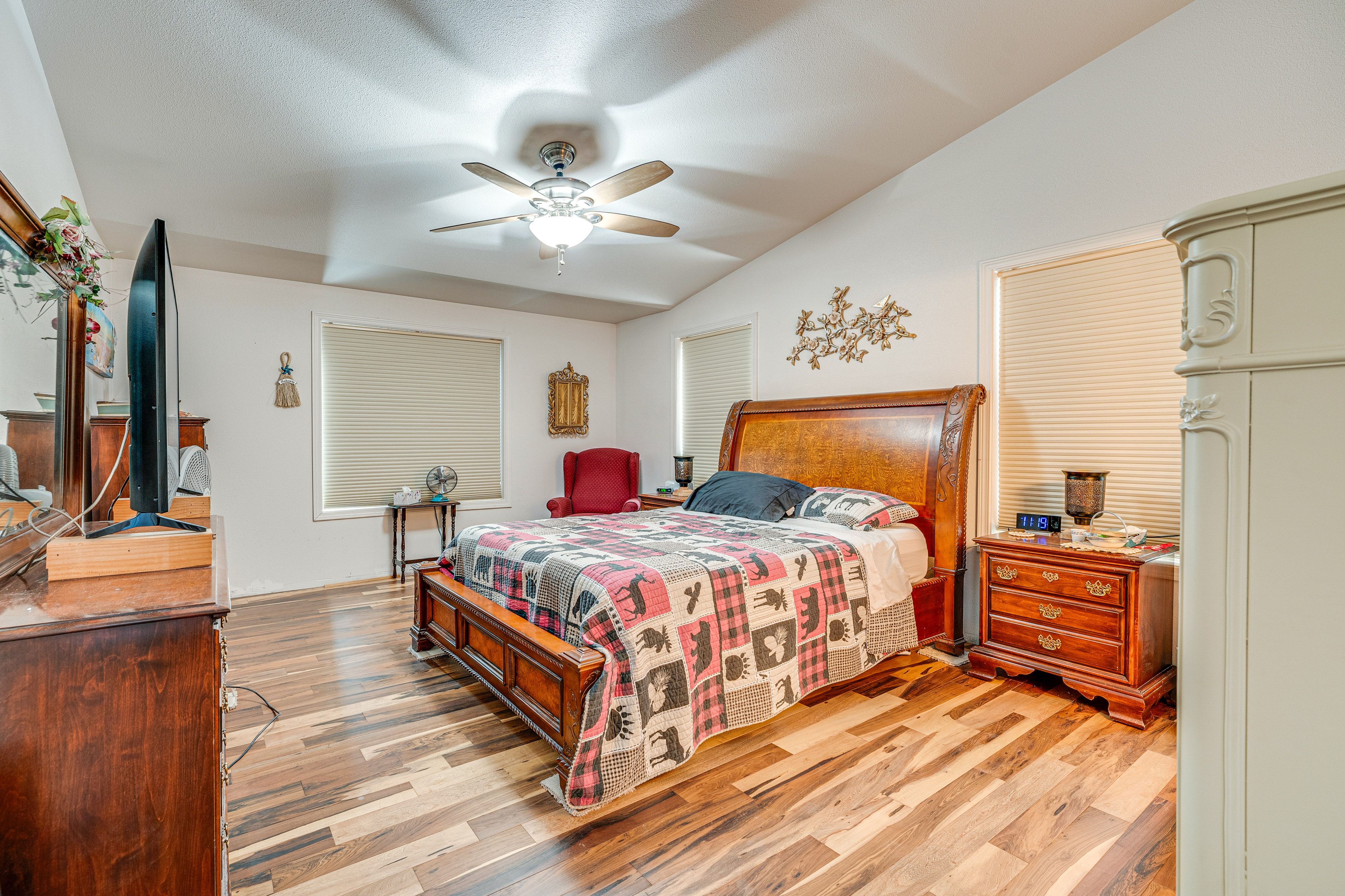 Bedroom 1 | Queen Bed | 2nd Floor