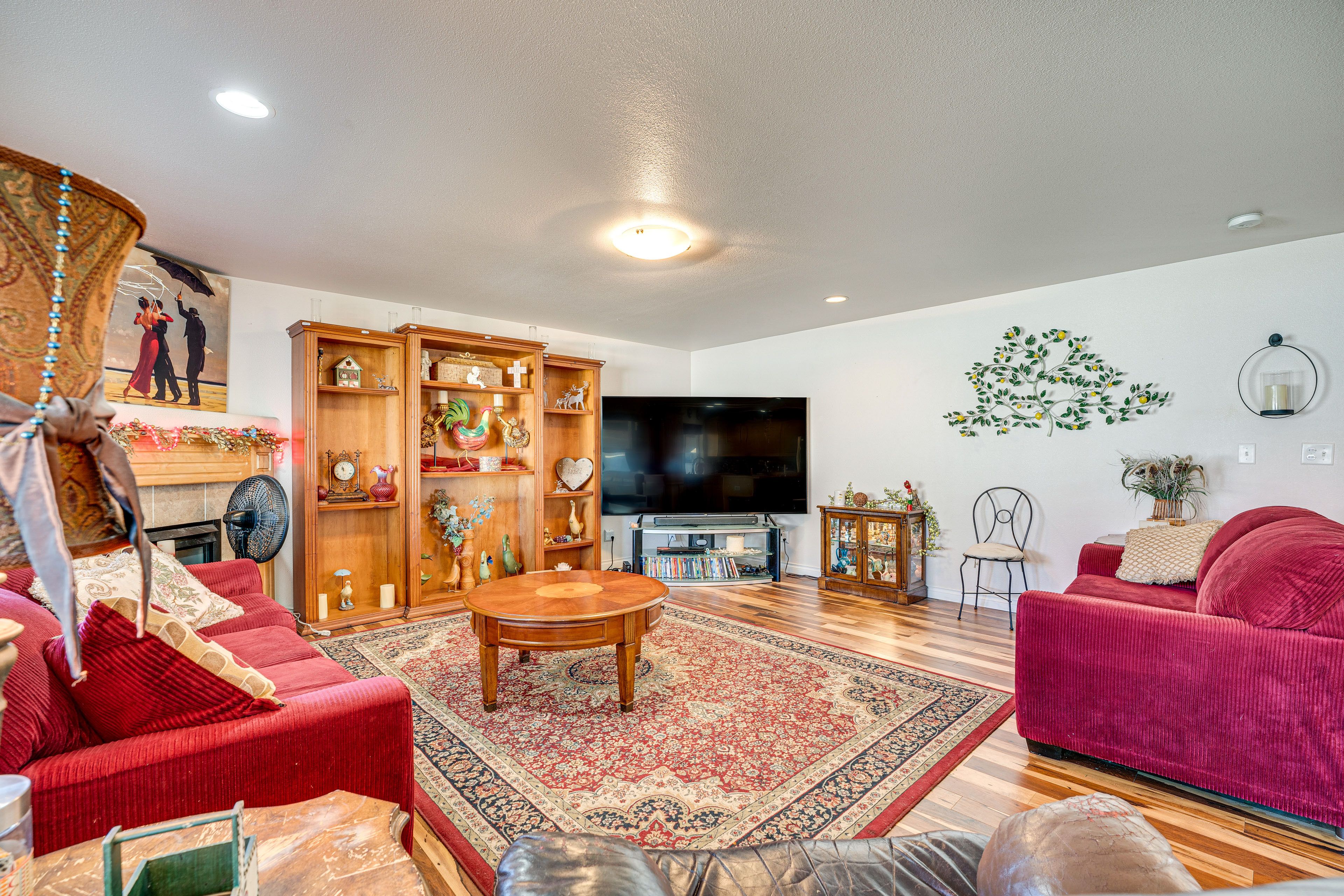 Living Room | Free WiFi | Smart TV | Central A/C | 1st Floor