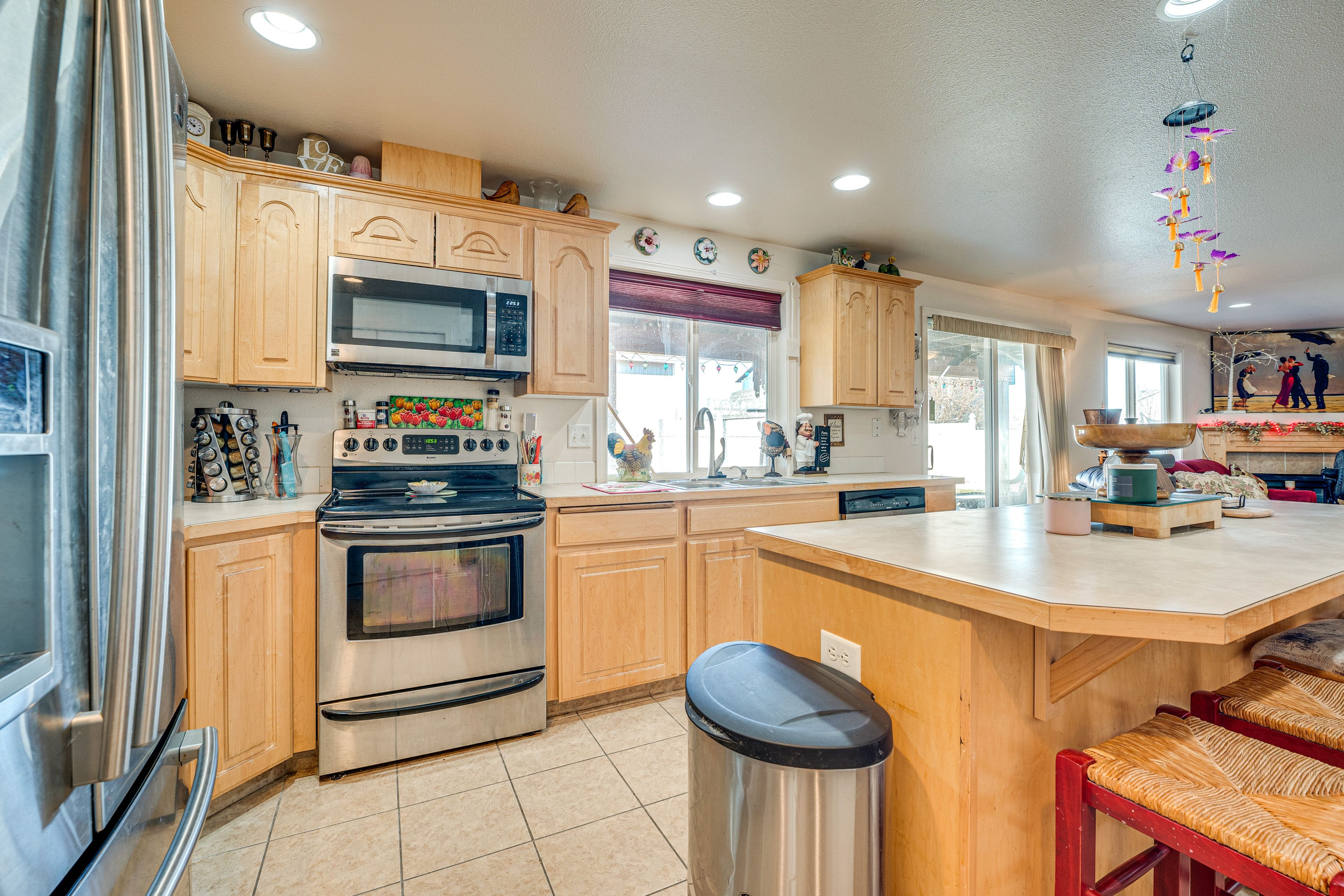 Kitchen | Keurig Coffee Maker | Dishwasher | Toaster | Spices | 1st Floor
