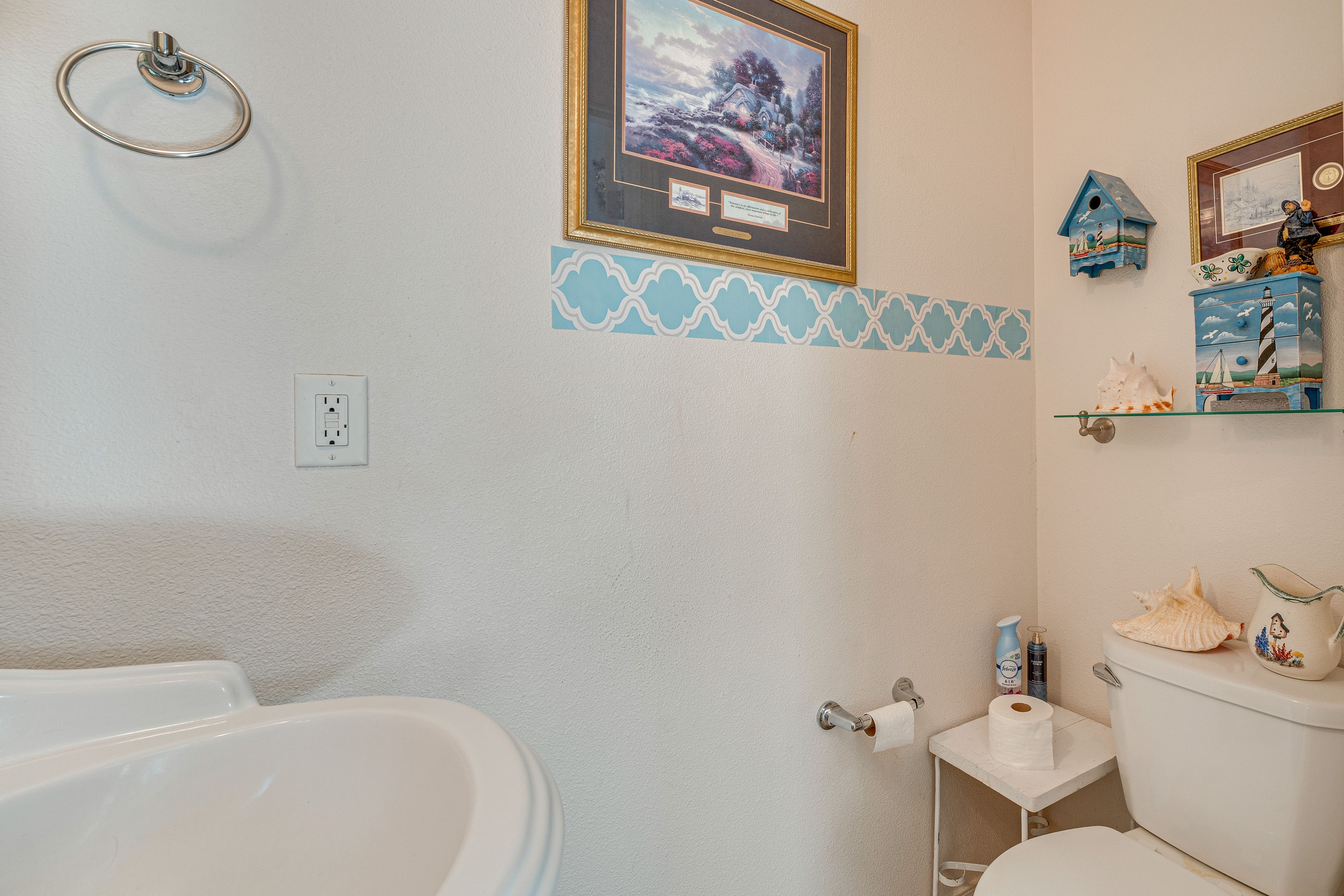 Half Bathroom | 1st Floor