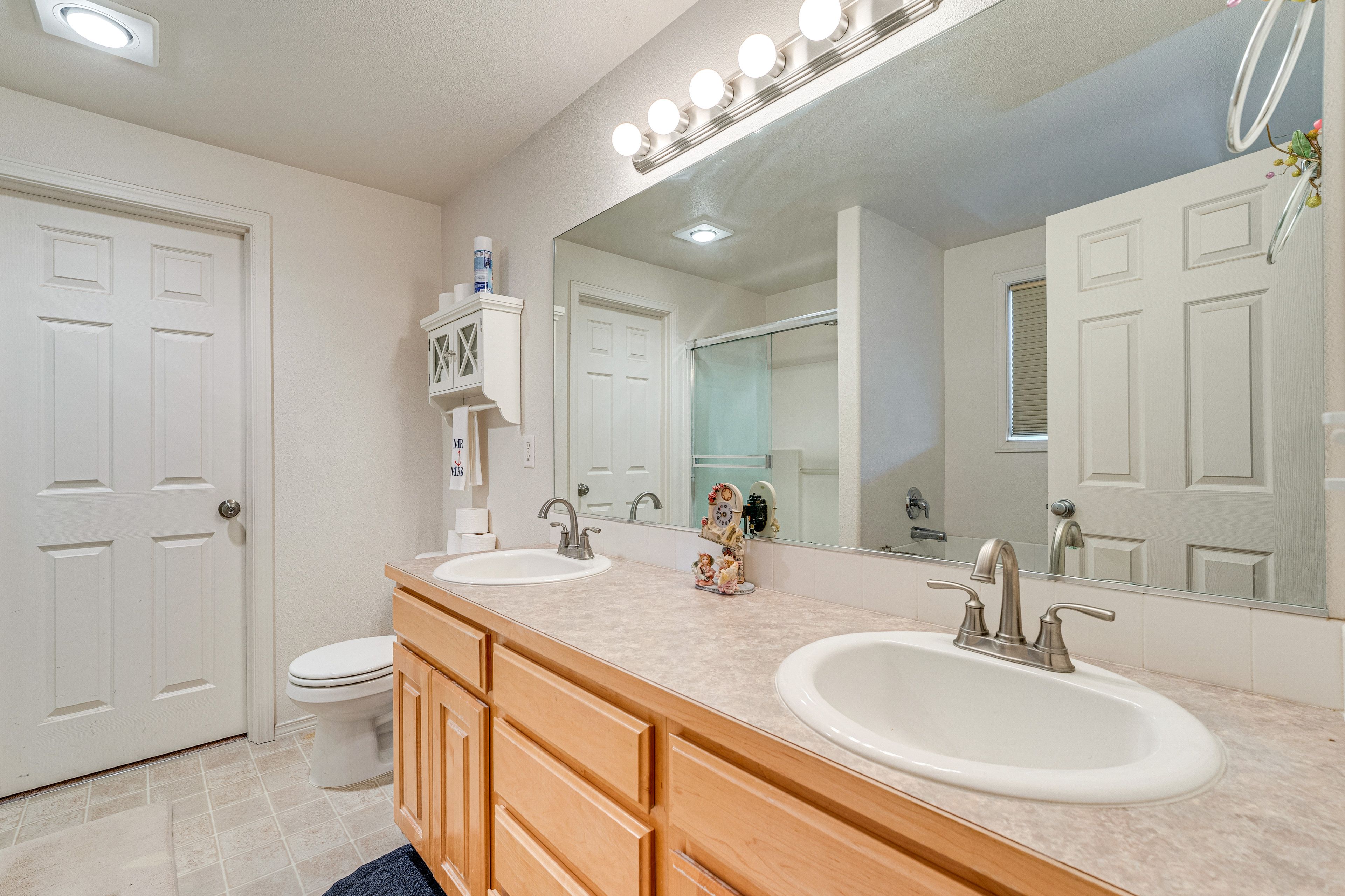 Full Bathroom | 2nd Floor