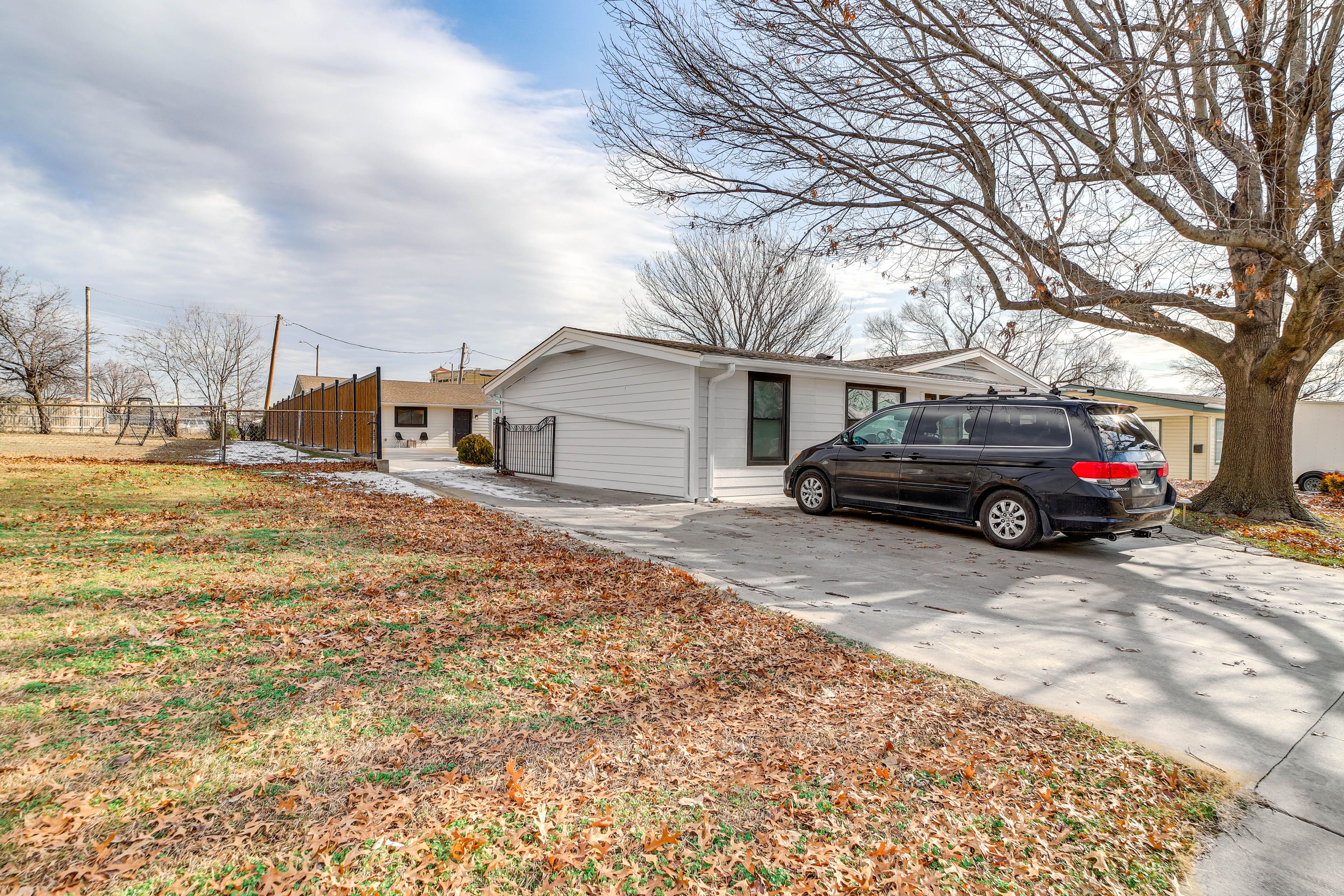 Parking | Shared Driveway (2 Vehicles)