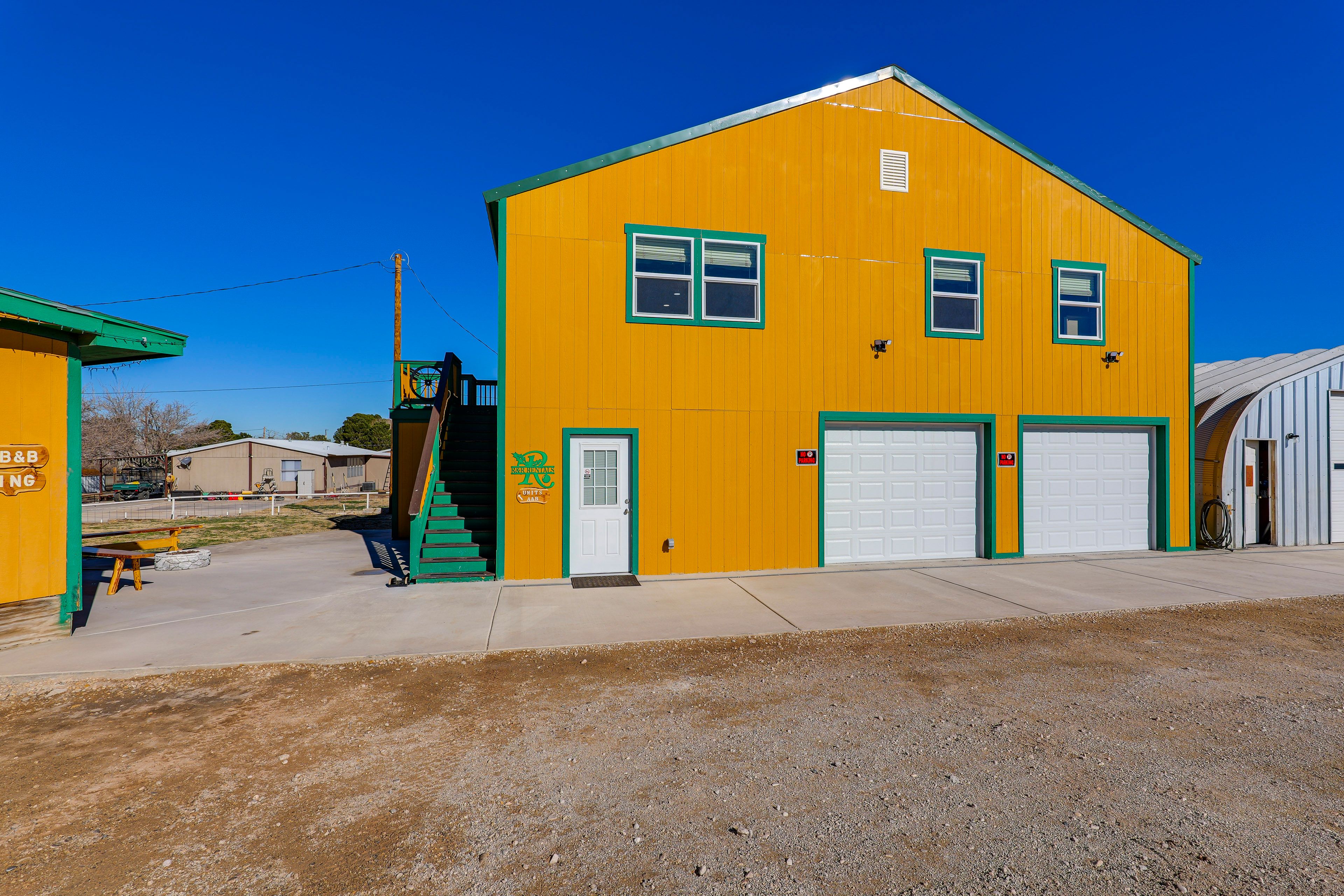 Property Exterior | Shared Gravel Driveway (4 Vehicles) | Trailer Parking