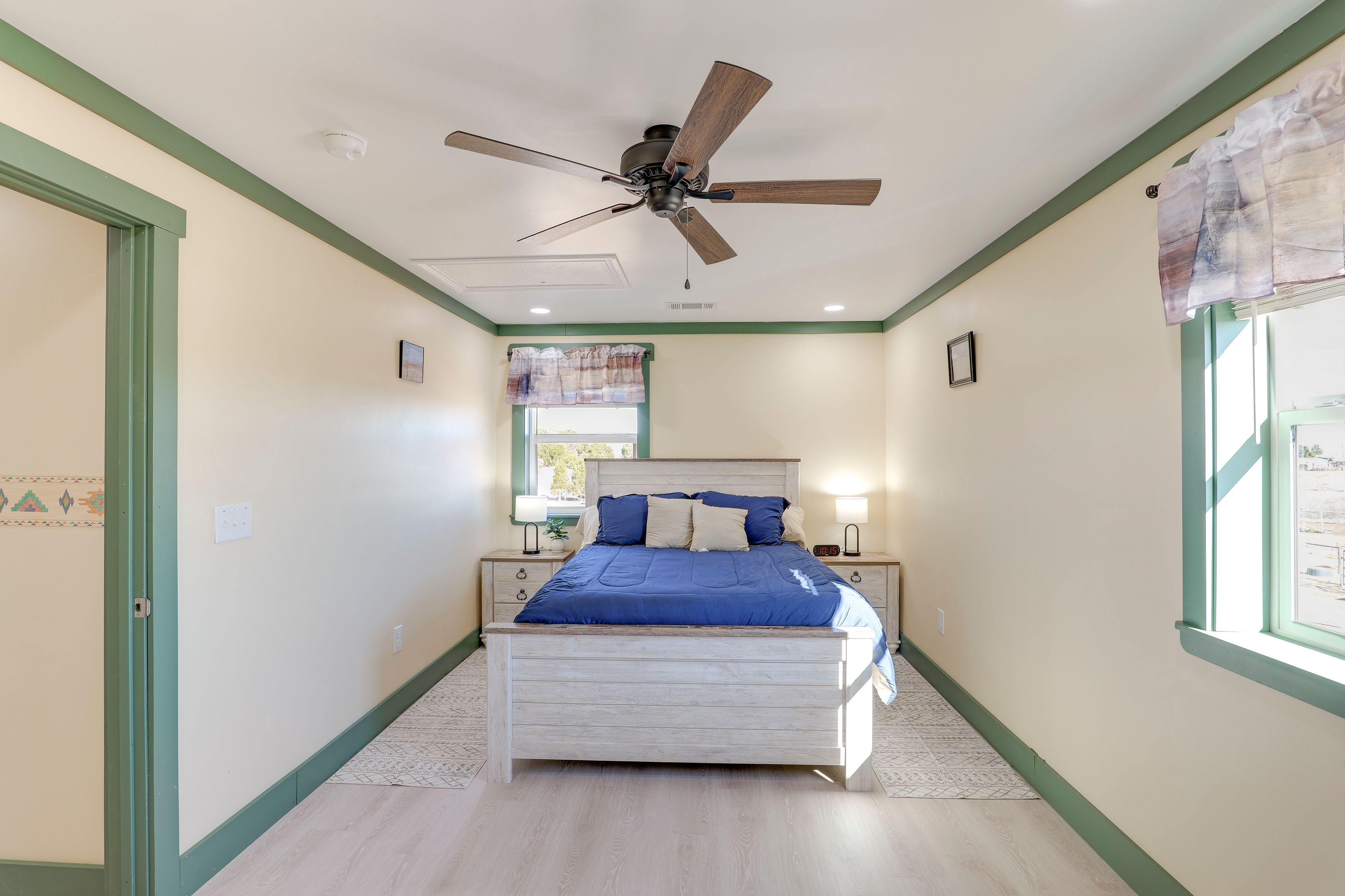 Bedroom 1 | Queen Bed