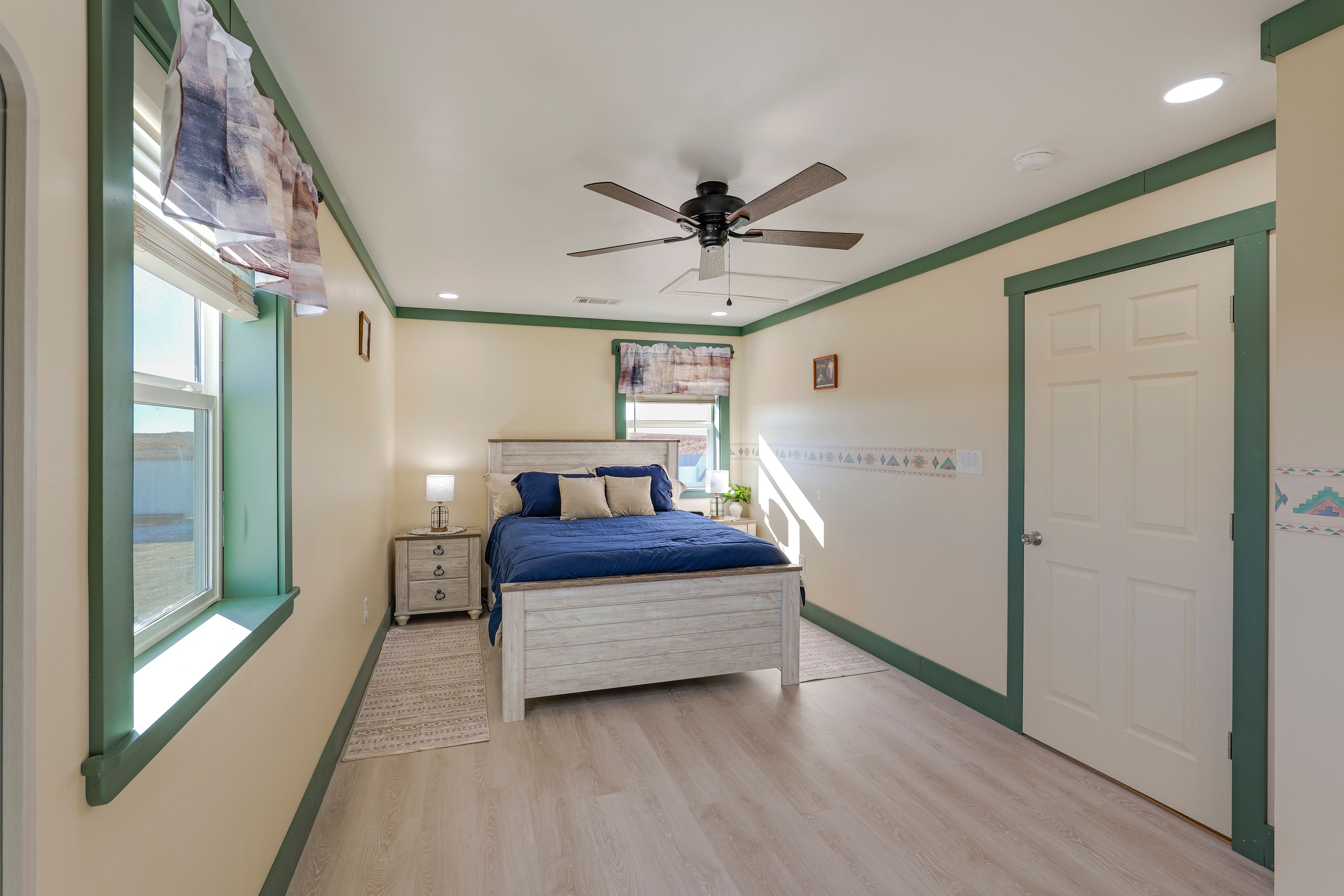 Bedroom 1 | Queen Bed
