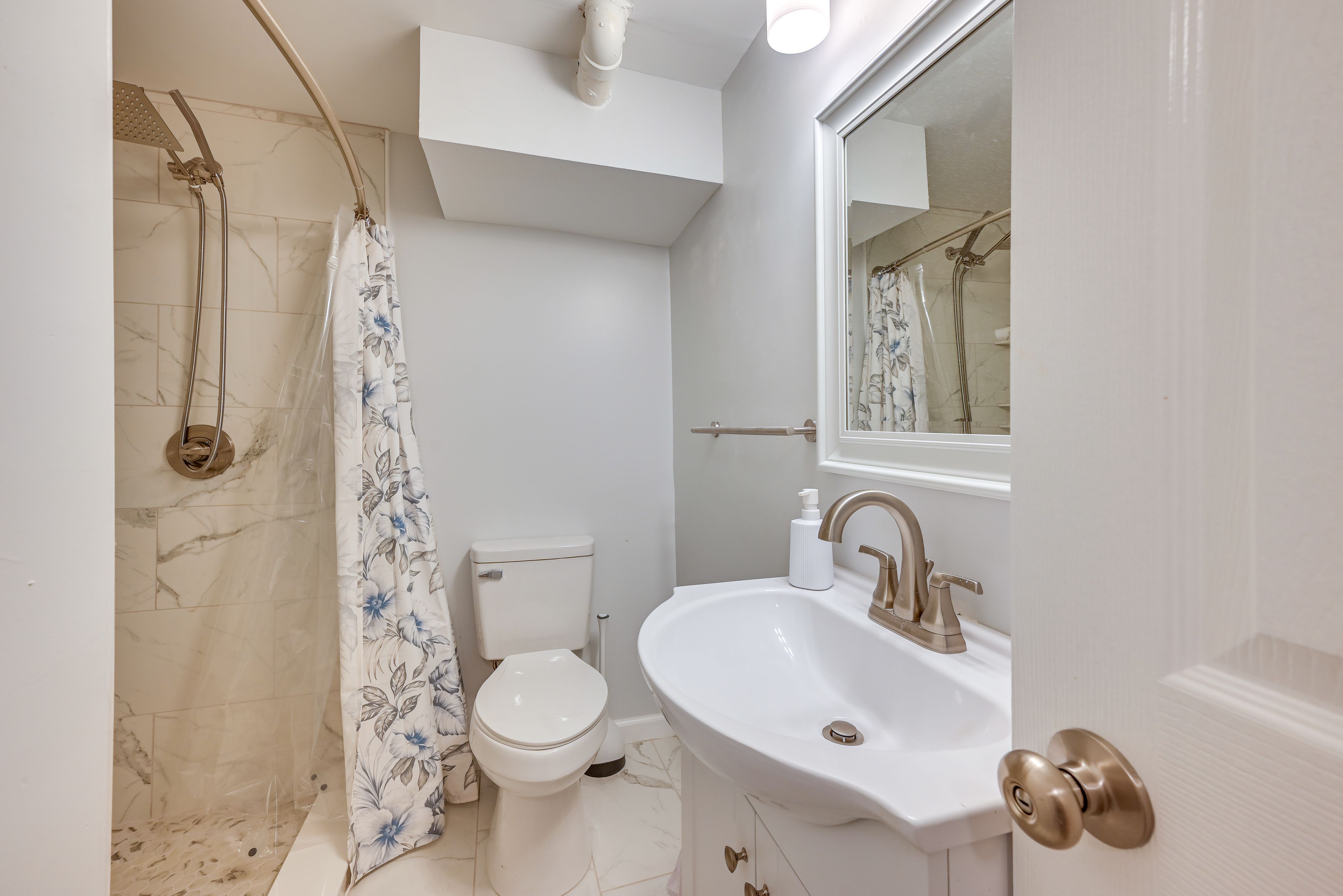 Full Bathroom | Main House | Lower Level
