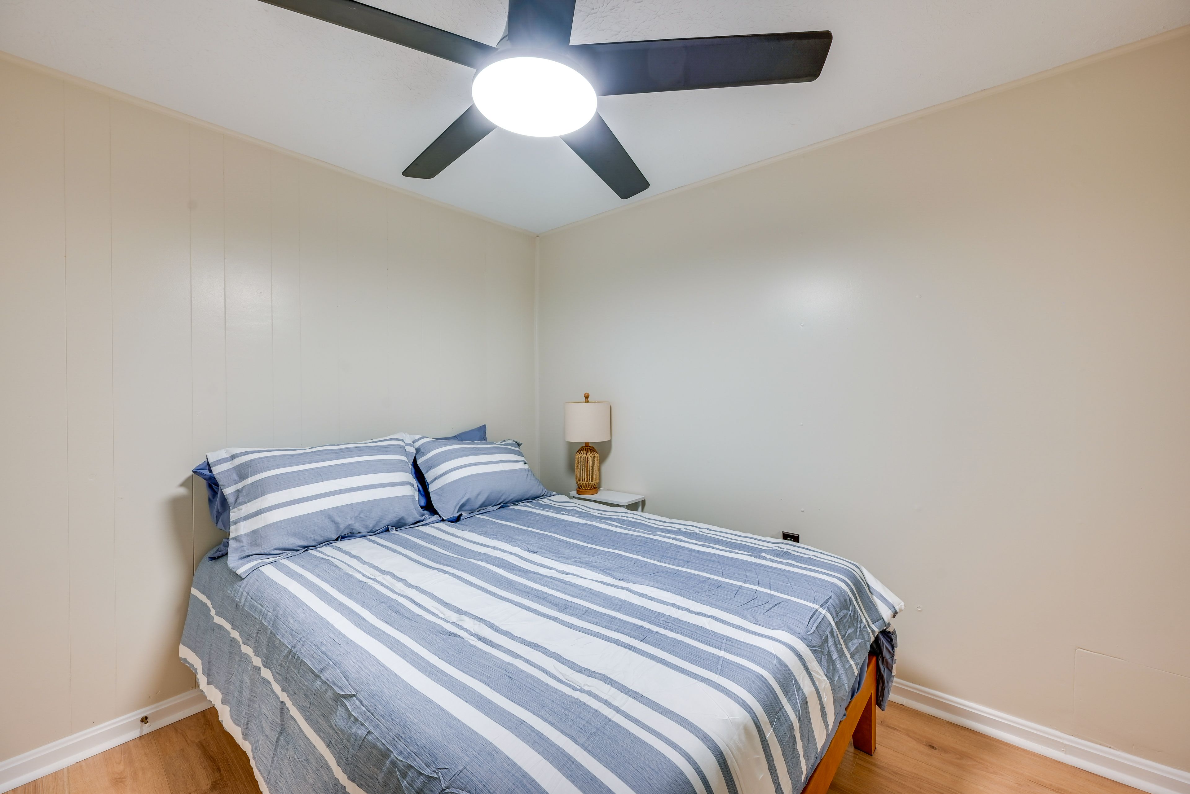 Bedroom 1 | Main House | Queen Bed | Lower Level