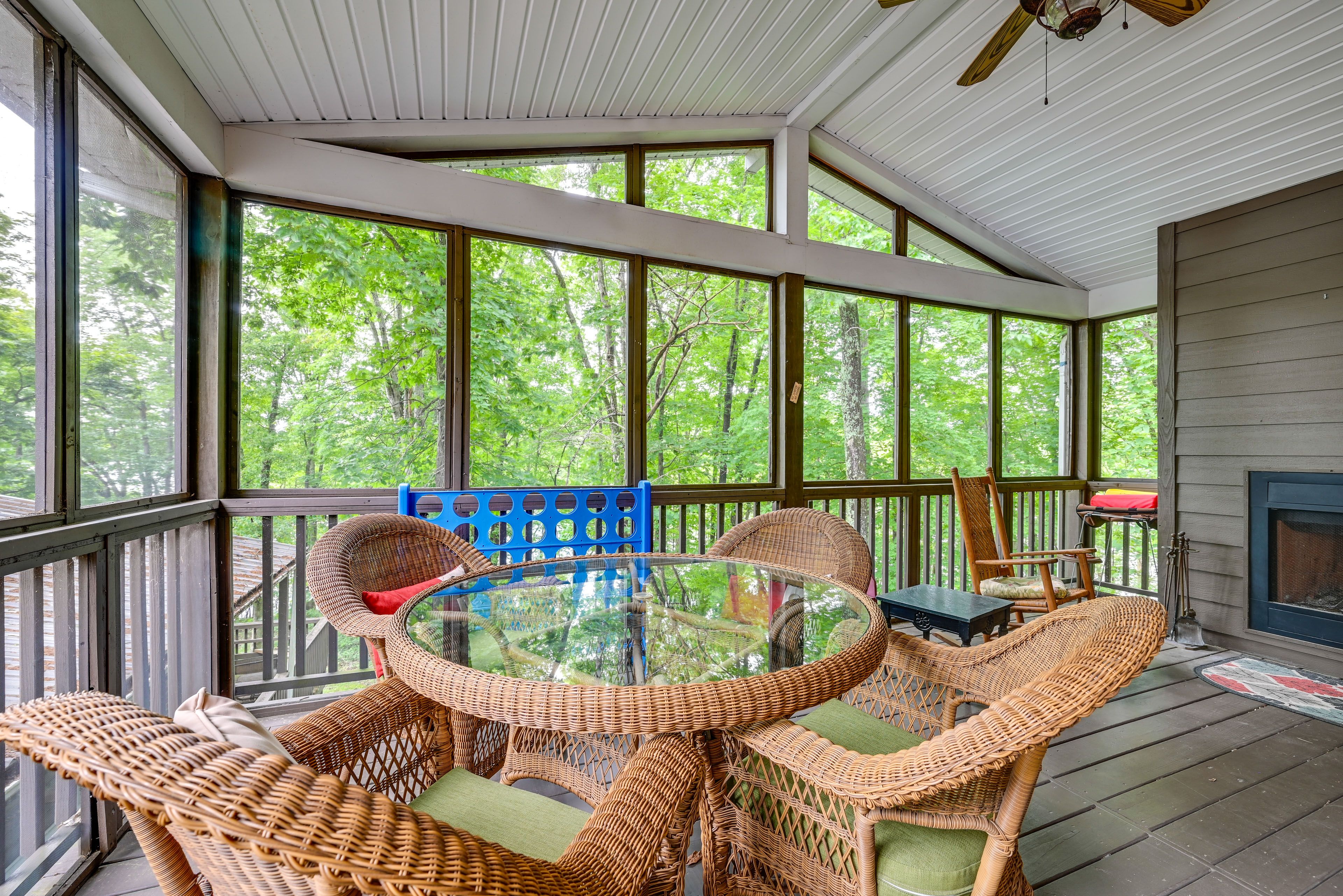 Screened-In Porch | Outdoor Dining