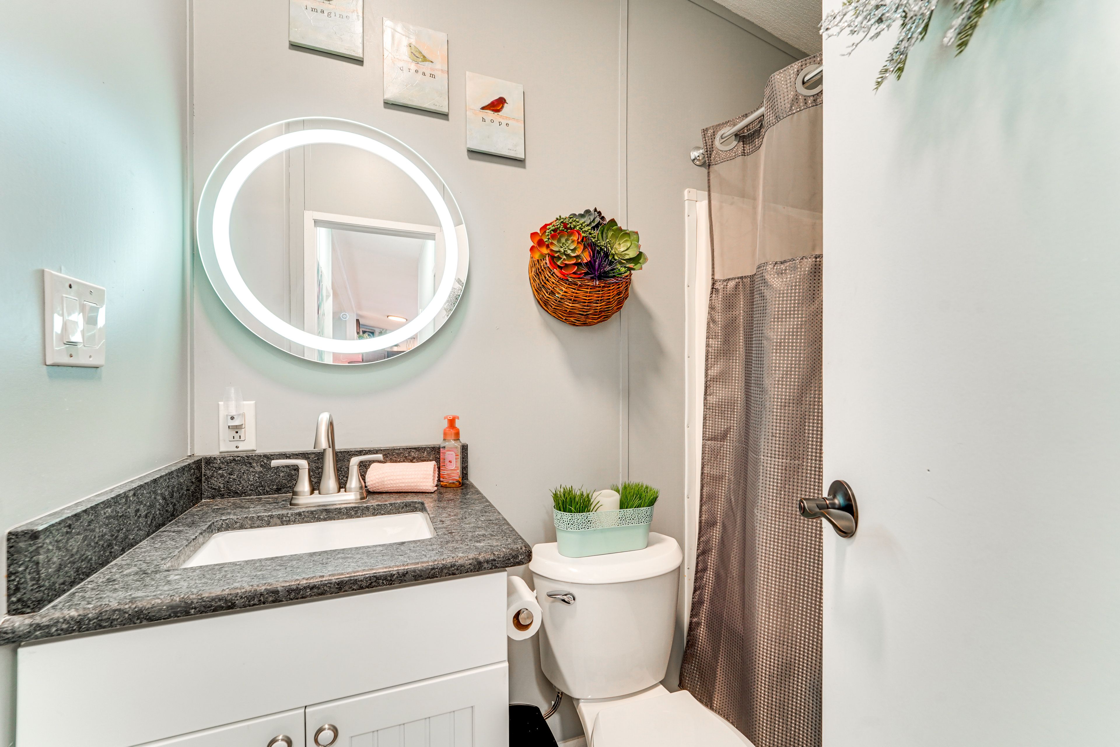 Full Bathroom