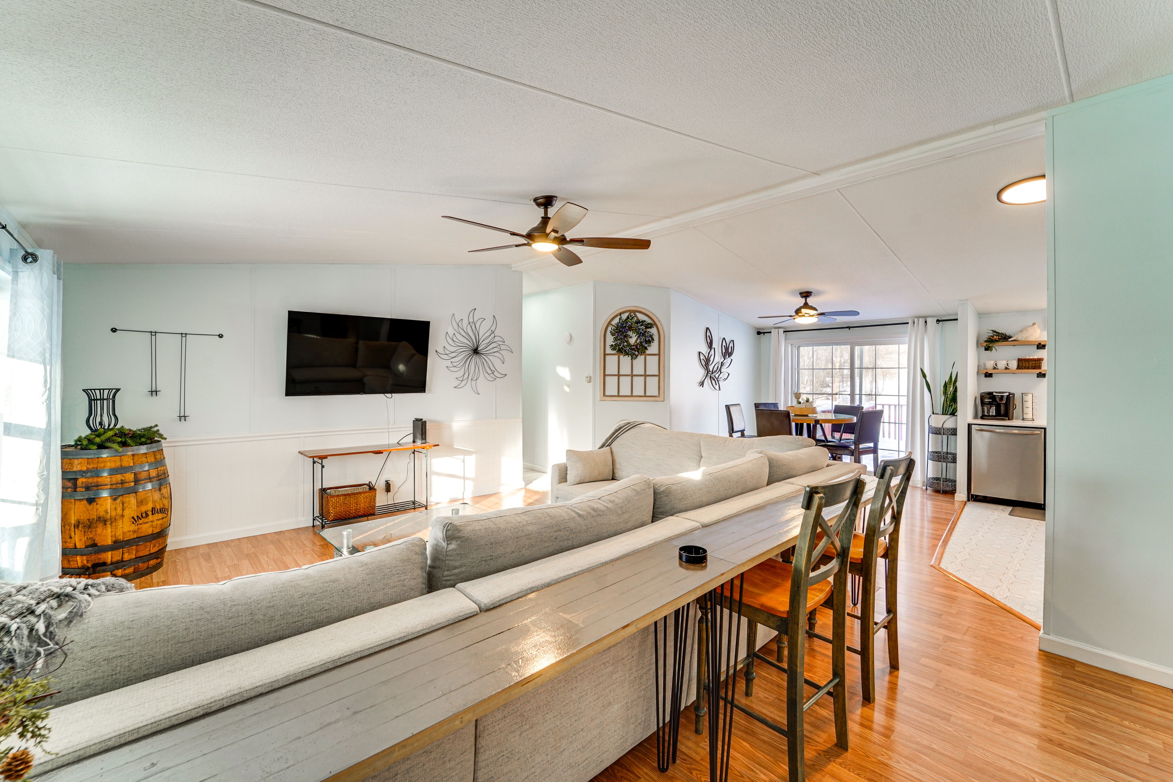 Living Room | Free WiFi | Smart TV | Central A/C
