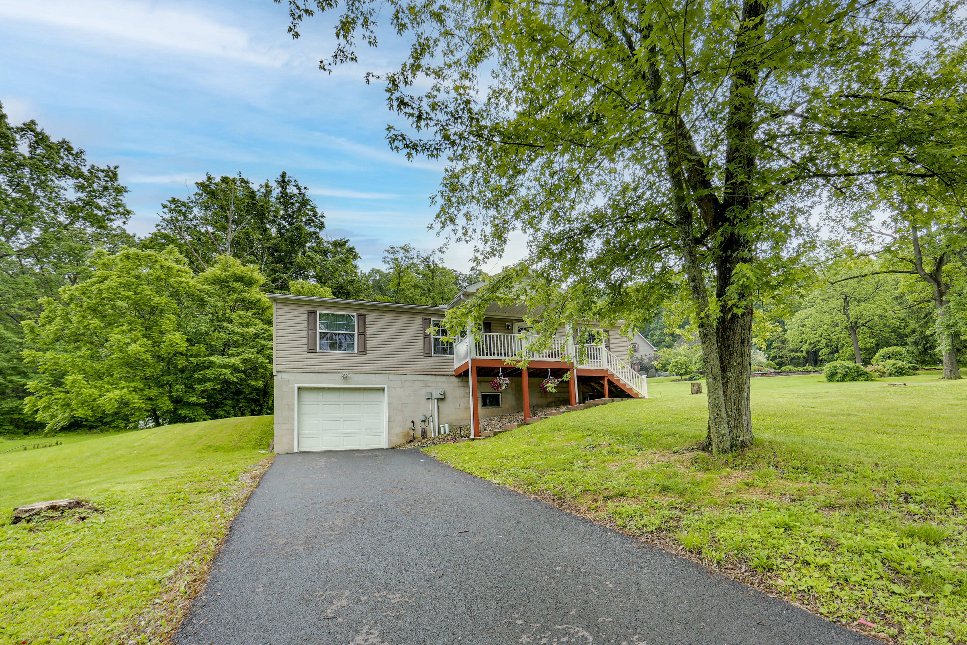 Parking | Driveway (6 Vehicles)