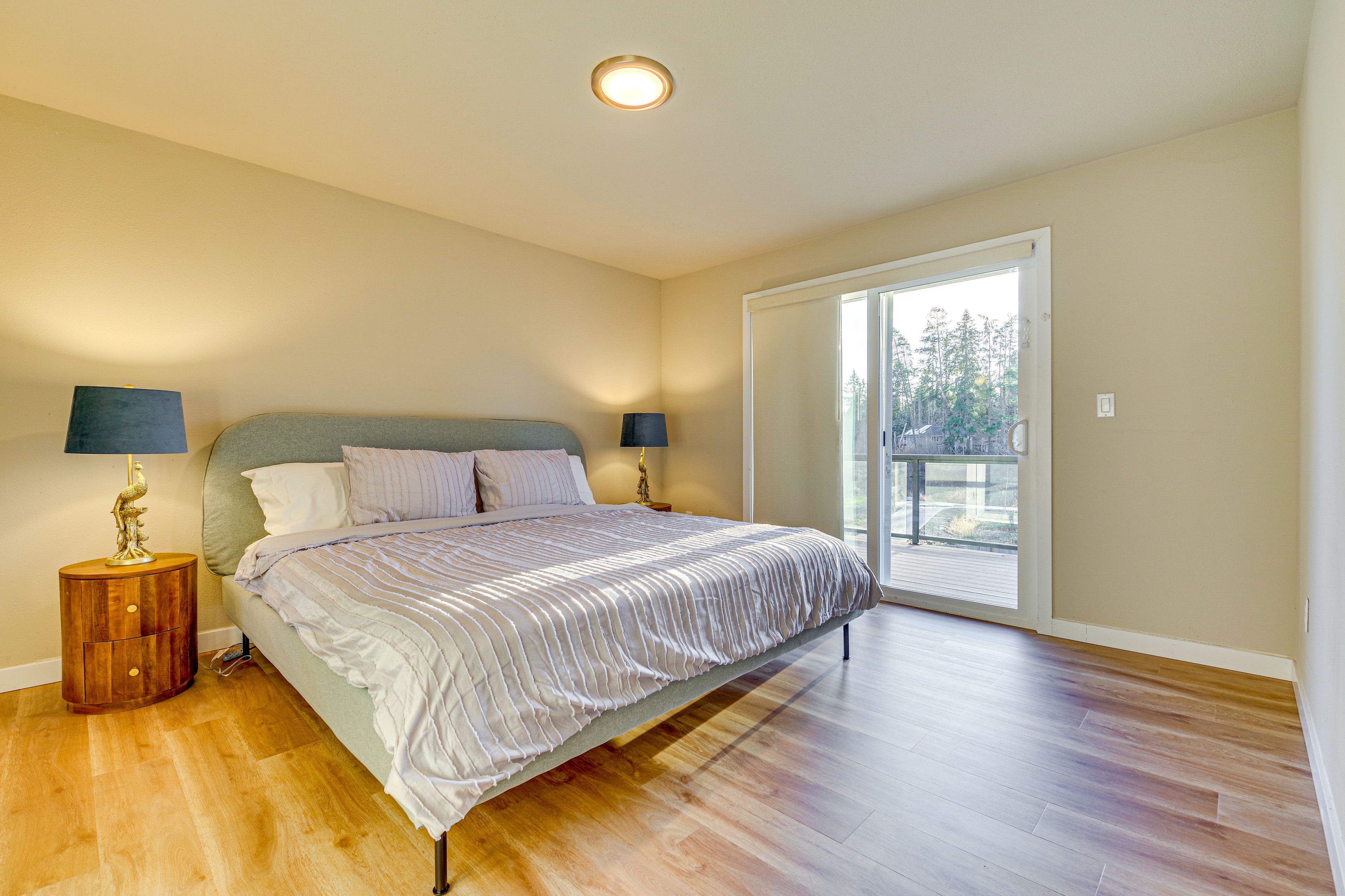 Bedroom 1 | Main Level | King Bed | En-Suite Bathroom