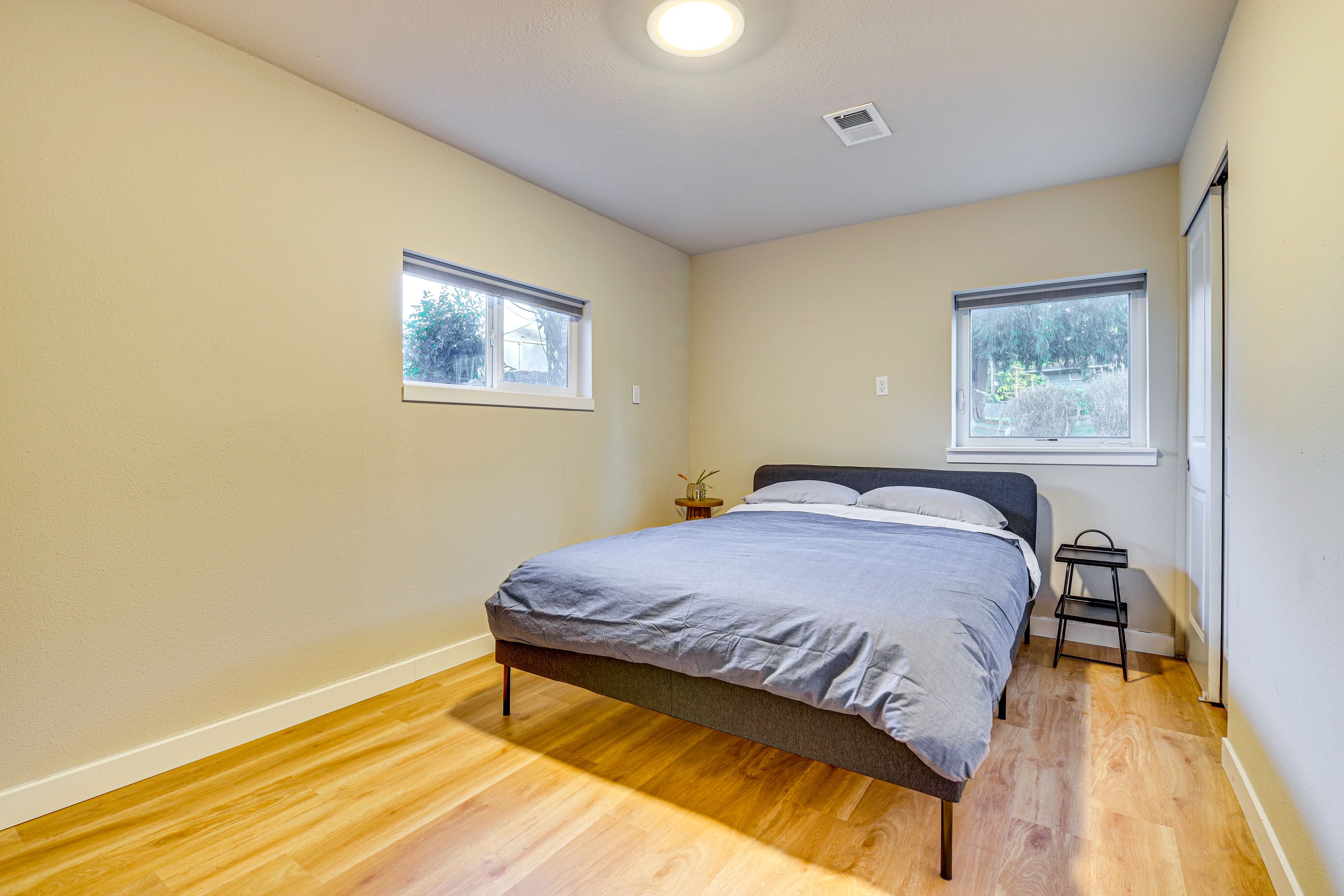 Bedroom 5 | Basement | Queen Bed | Desk