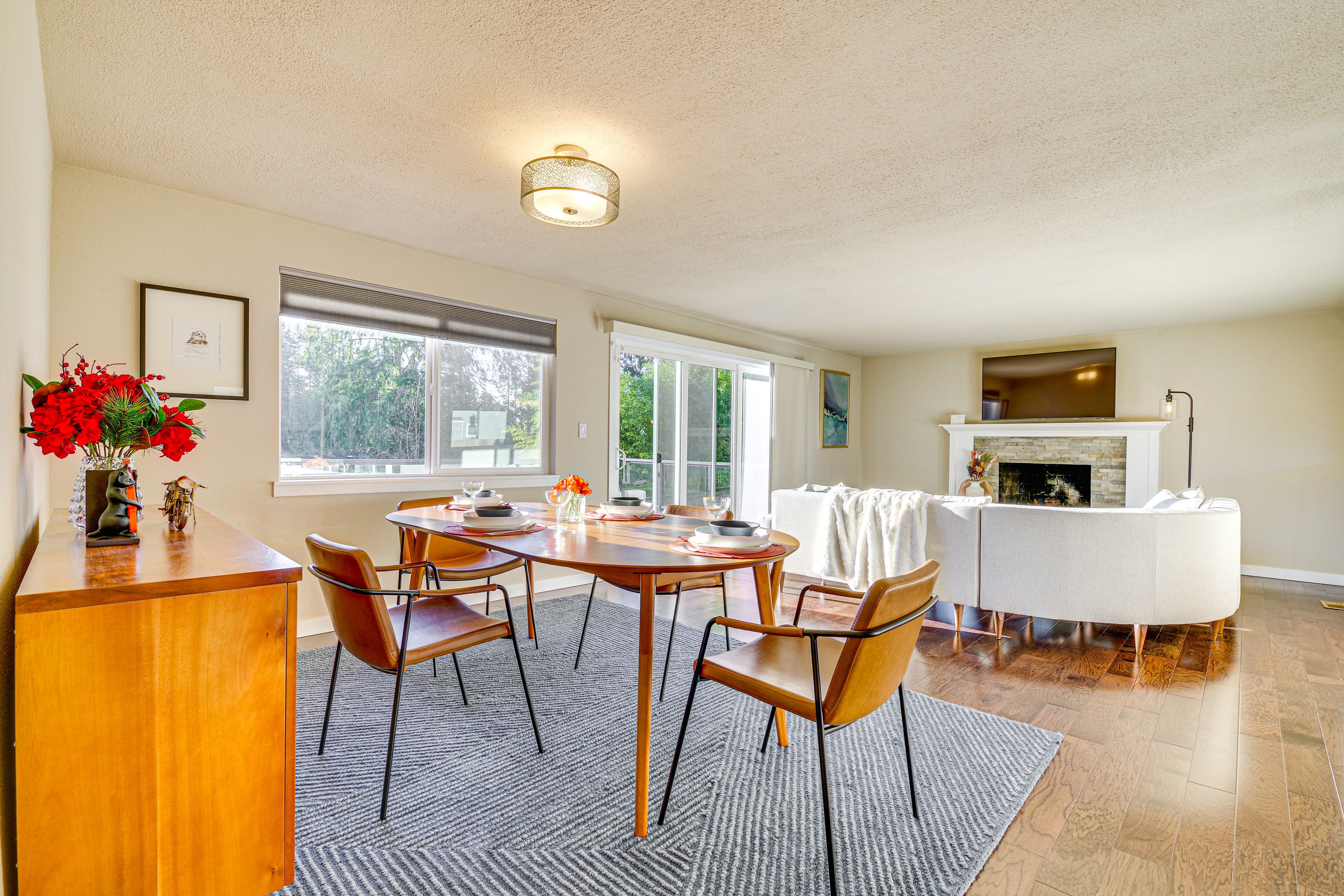 Dining Area | Main Level | Dishware/Flatware