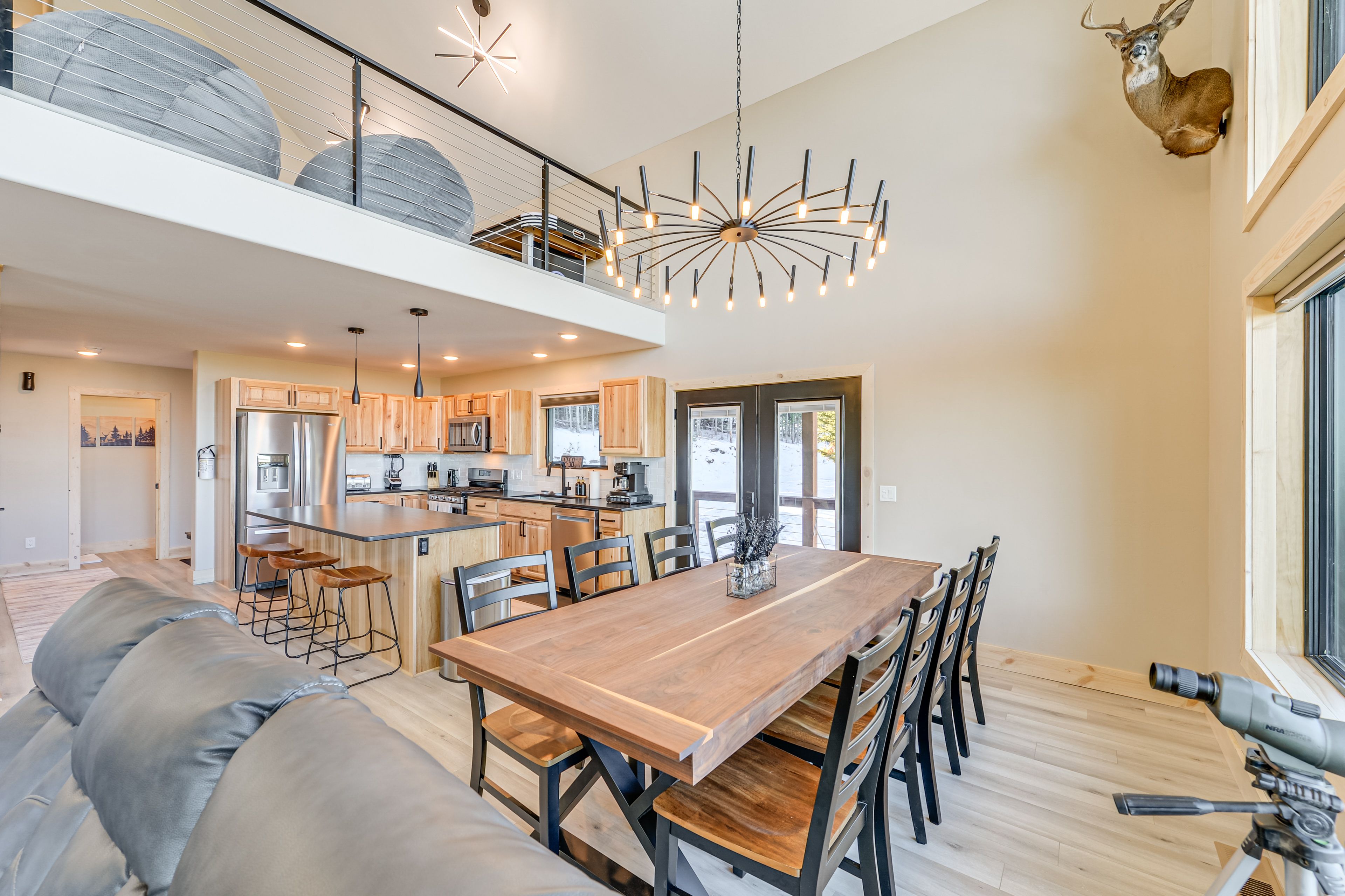 Dining Area | Dishware/Flatware Provided | Main Floor