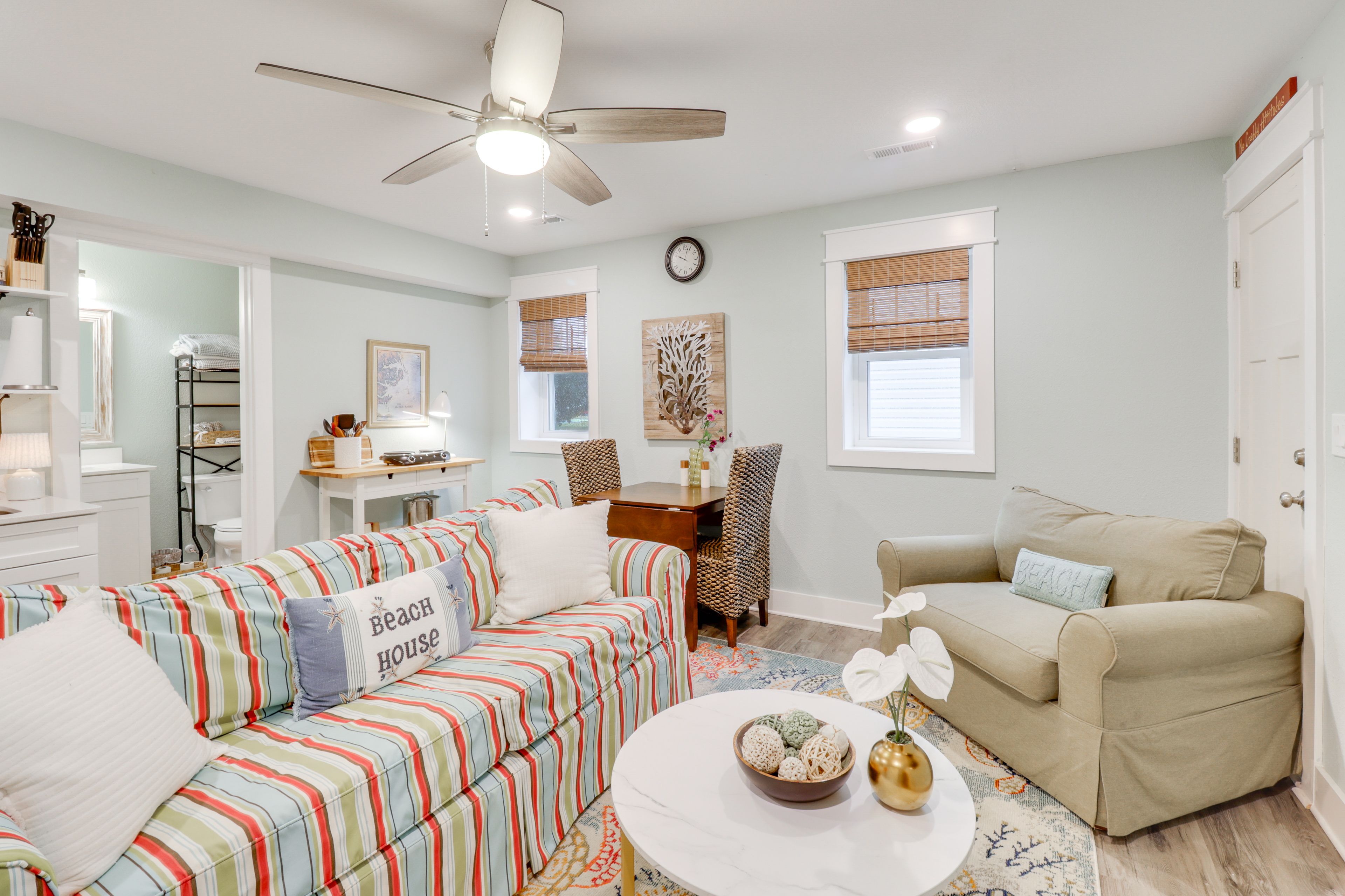 Living Room | Free WiFi | Smart TV | Queen Sleeper Sofa