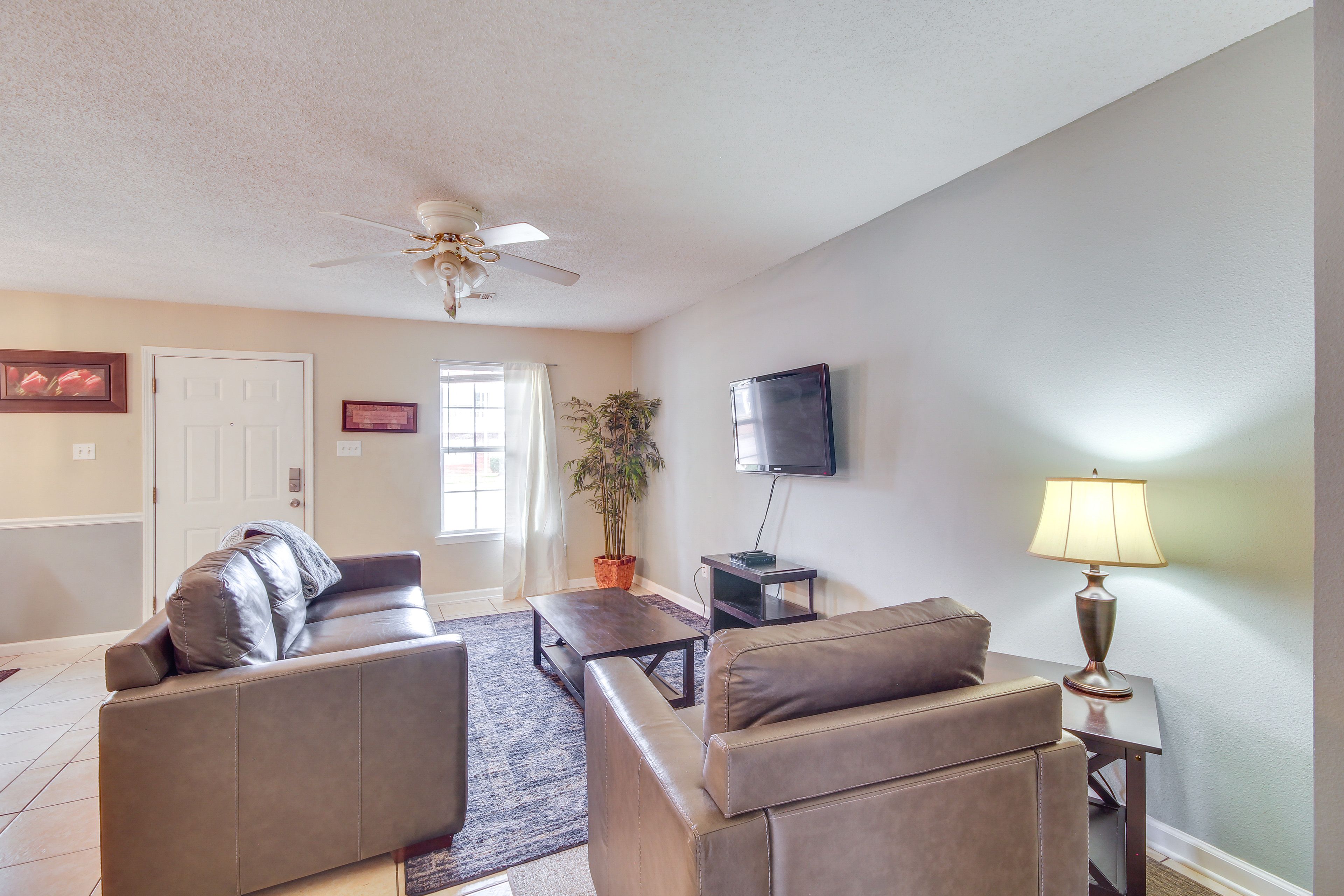 Living Room | Smart TV | Central A/C | Single-Story Unit