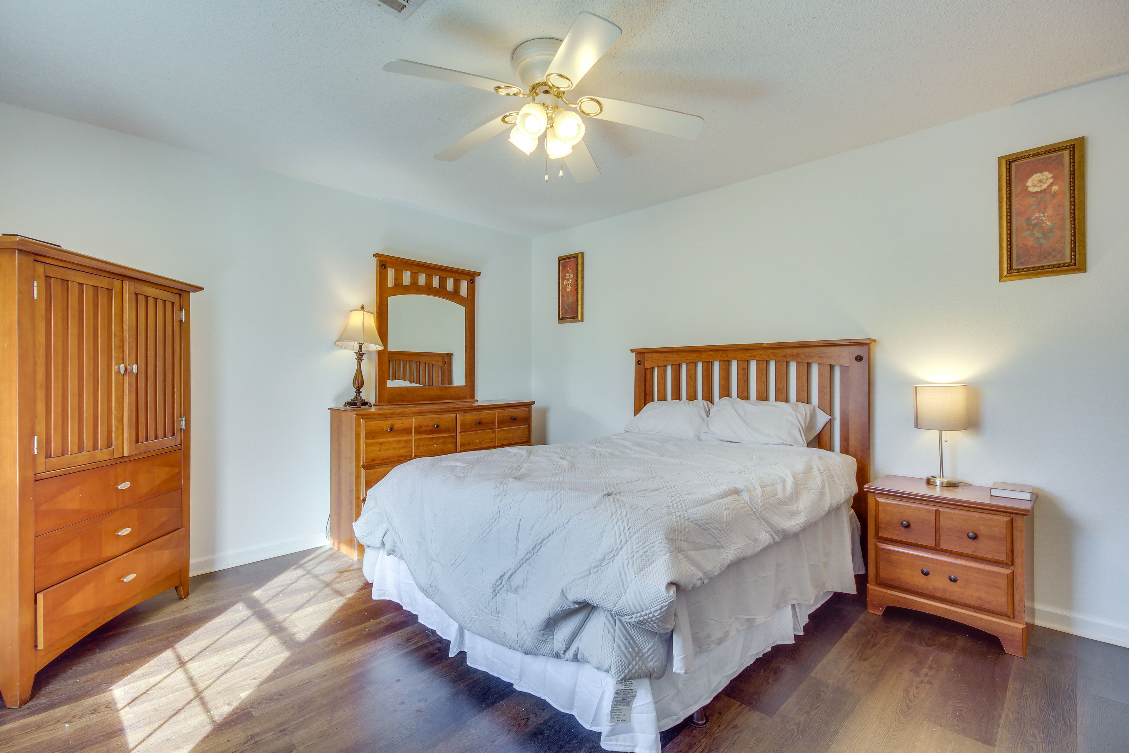 Bedroom | Queen Bed