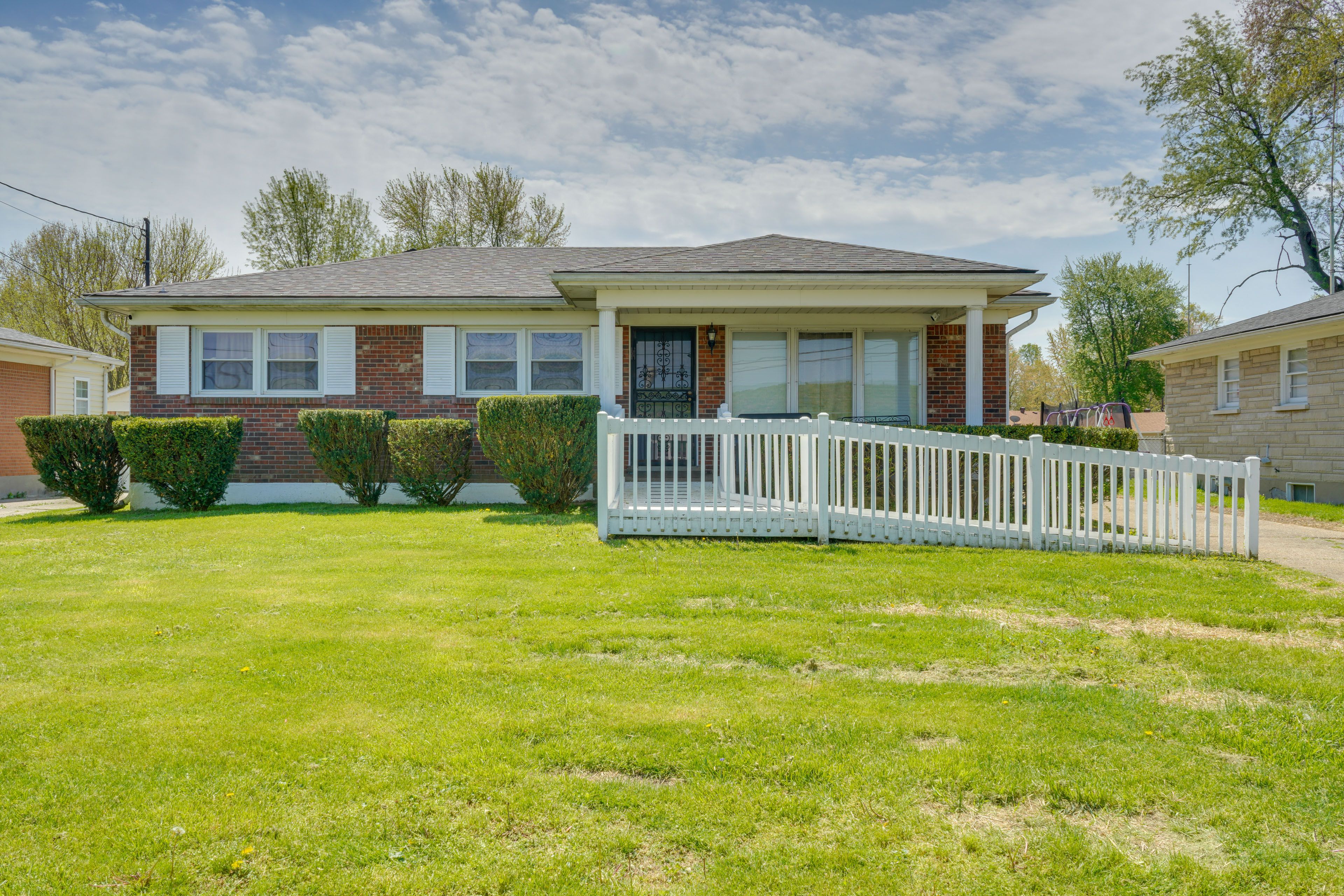 Louisville Vacation Rental | 3BR | 2.5BA | 1,400 Sq Ft | 4 Steps to Enter