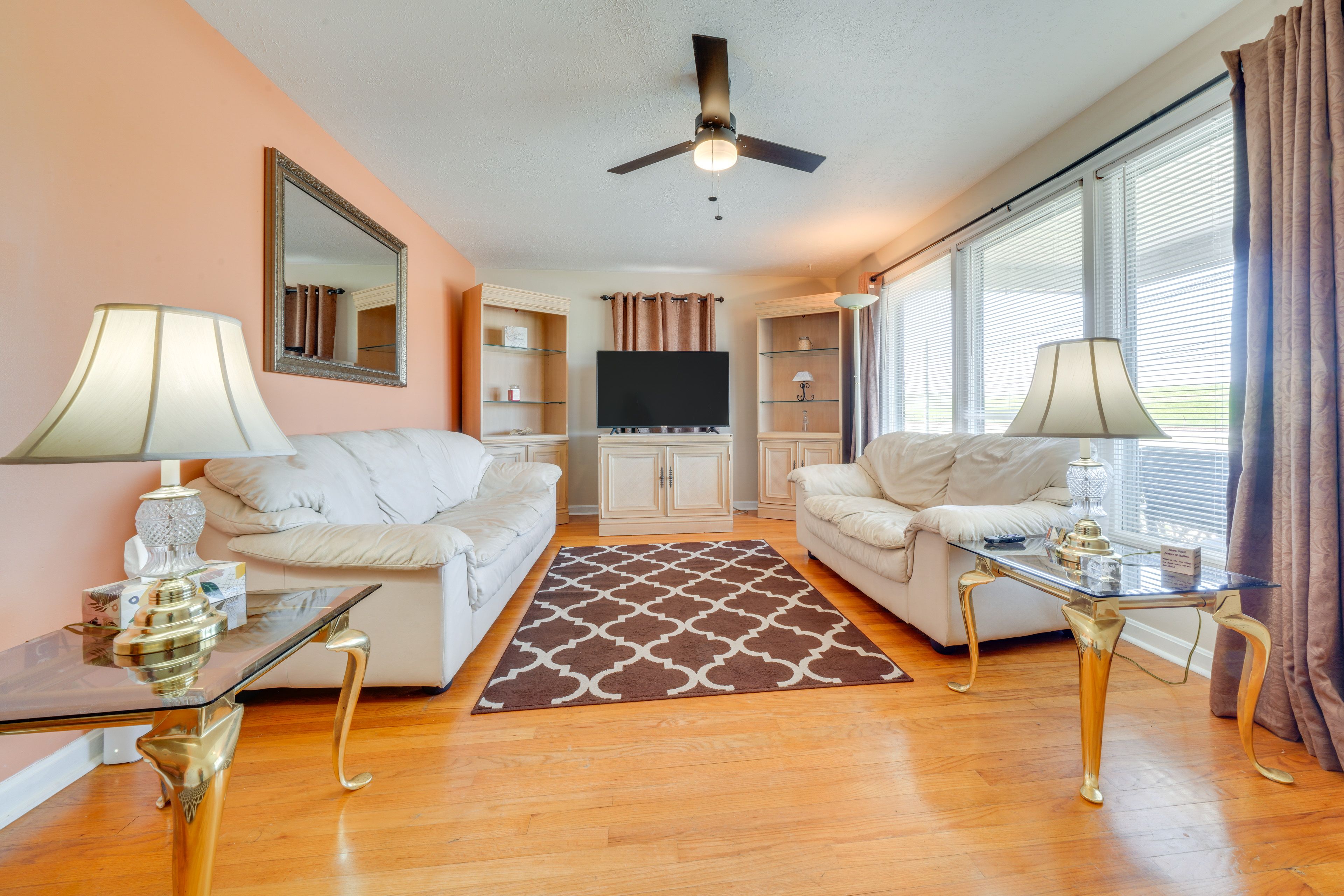 Living Room | Main Level | Smart TV | Free WiFi | Central A/C & Heating