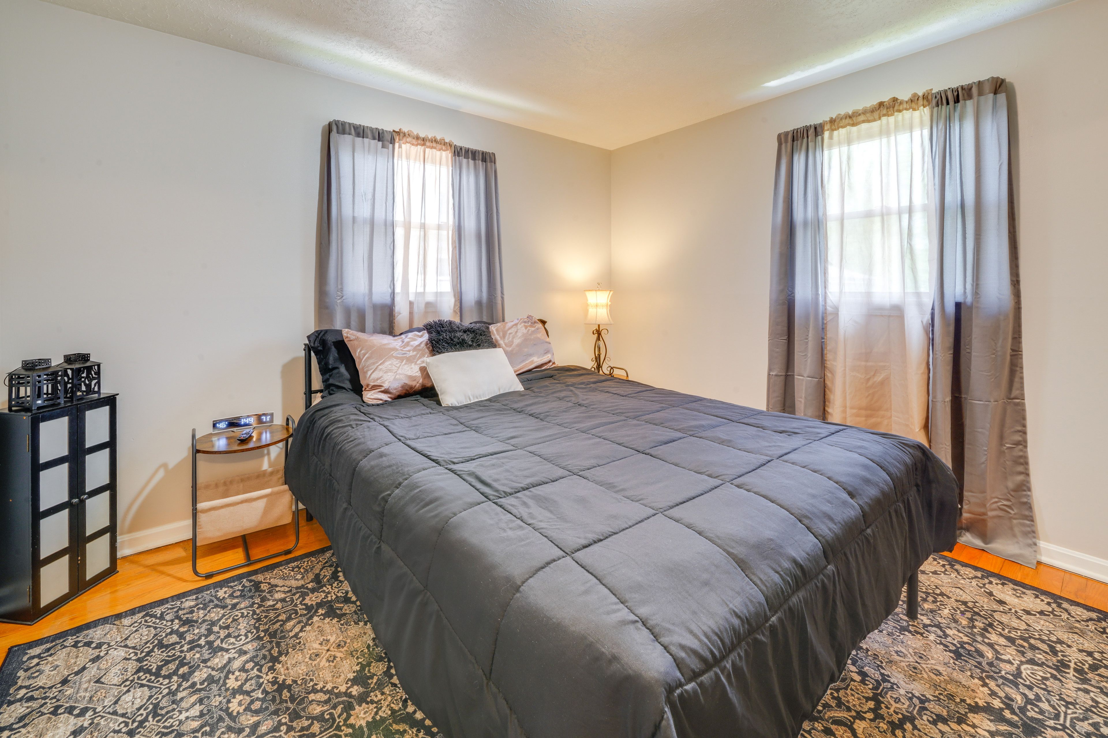 Bedroom 1 | Queen Bed