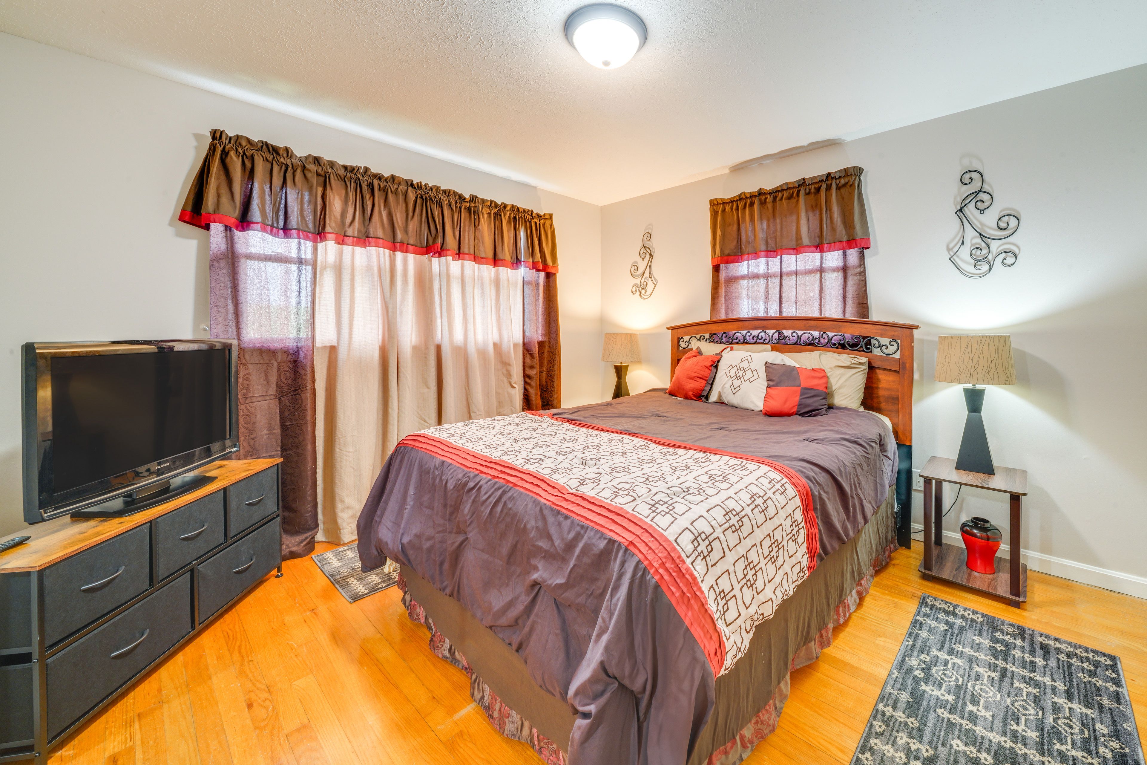 Bedroom 2 | Queen Bed