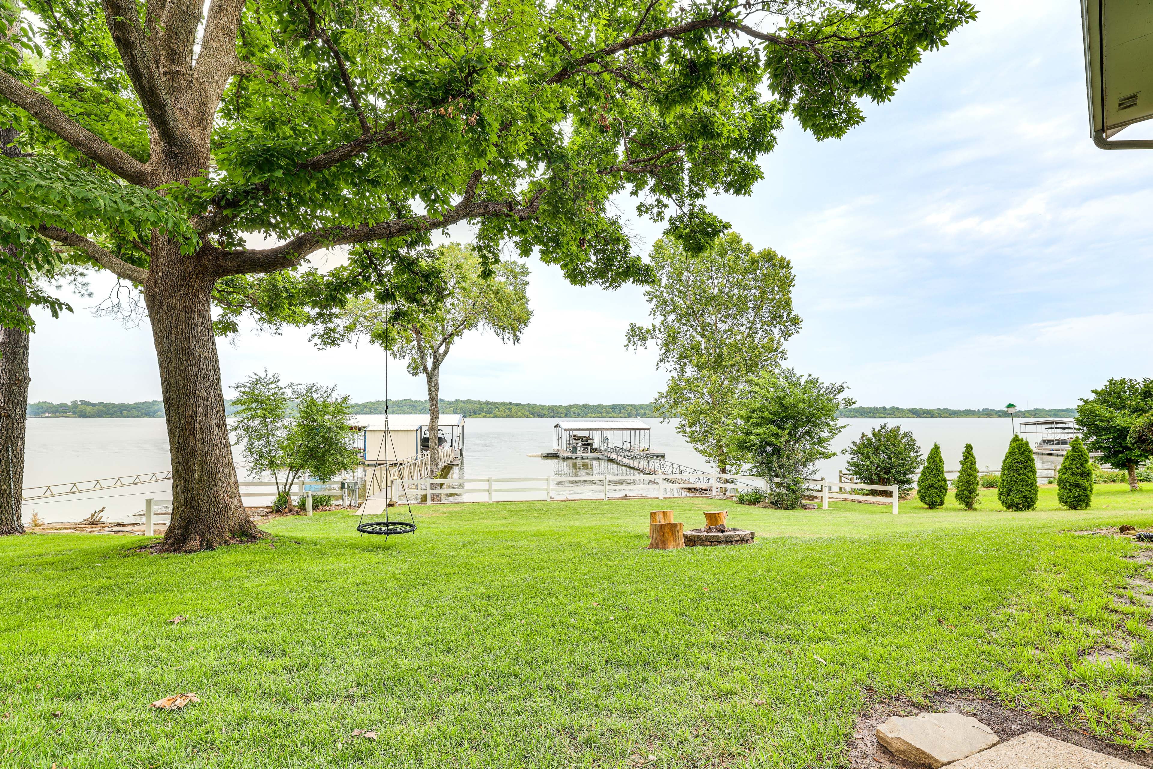 Backyard | Private Boat Dock | Smoker | Cornhole