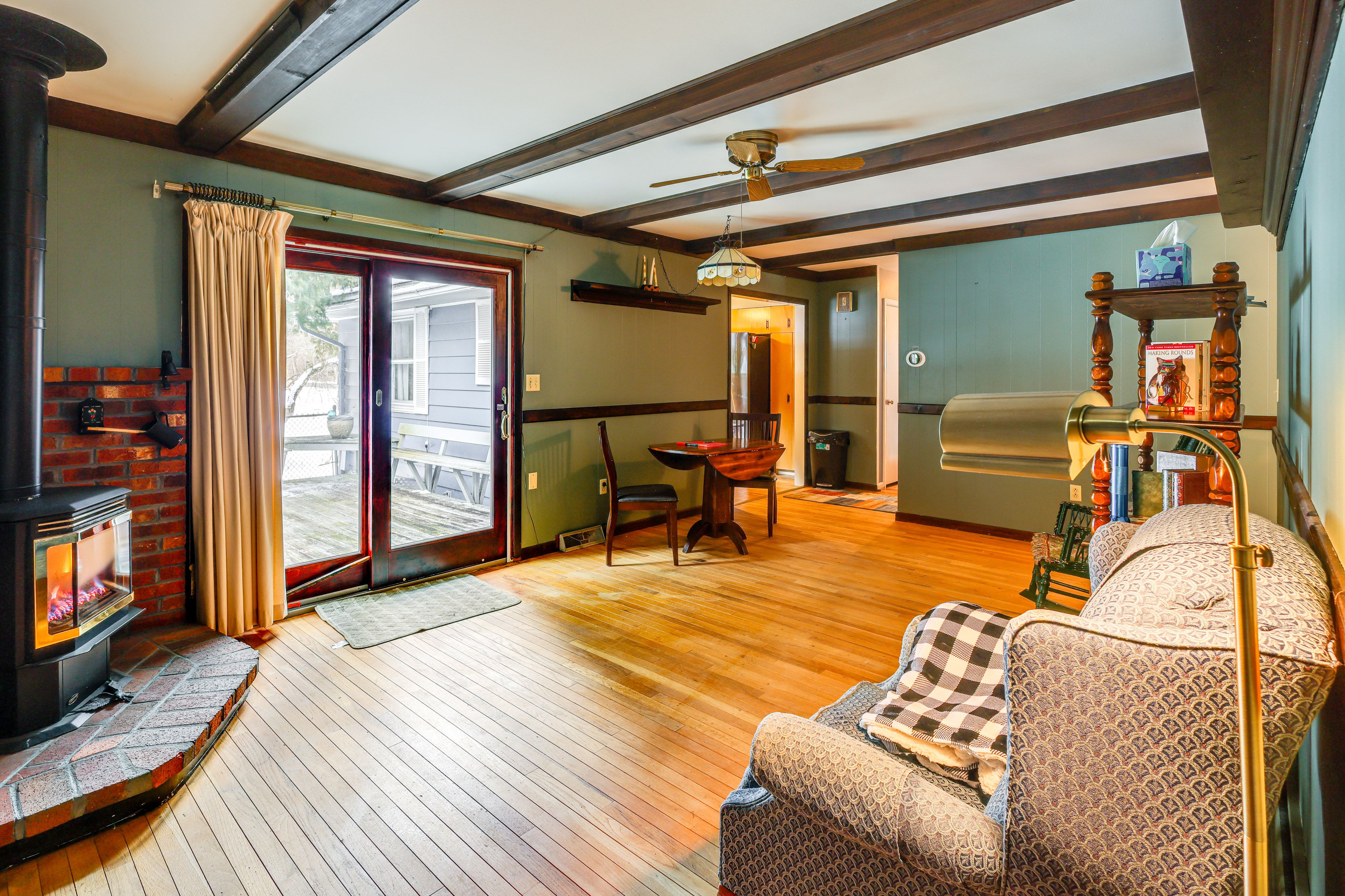 Sitting Room | Seasonal Fireplace