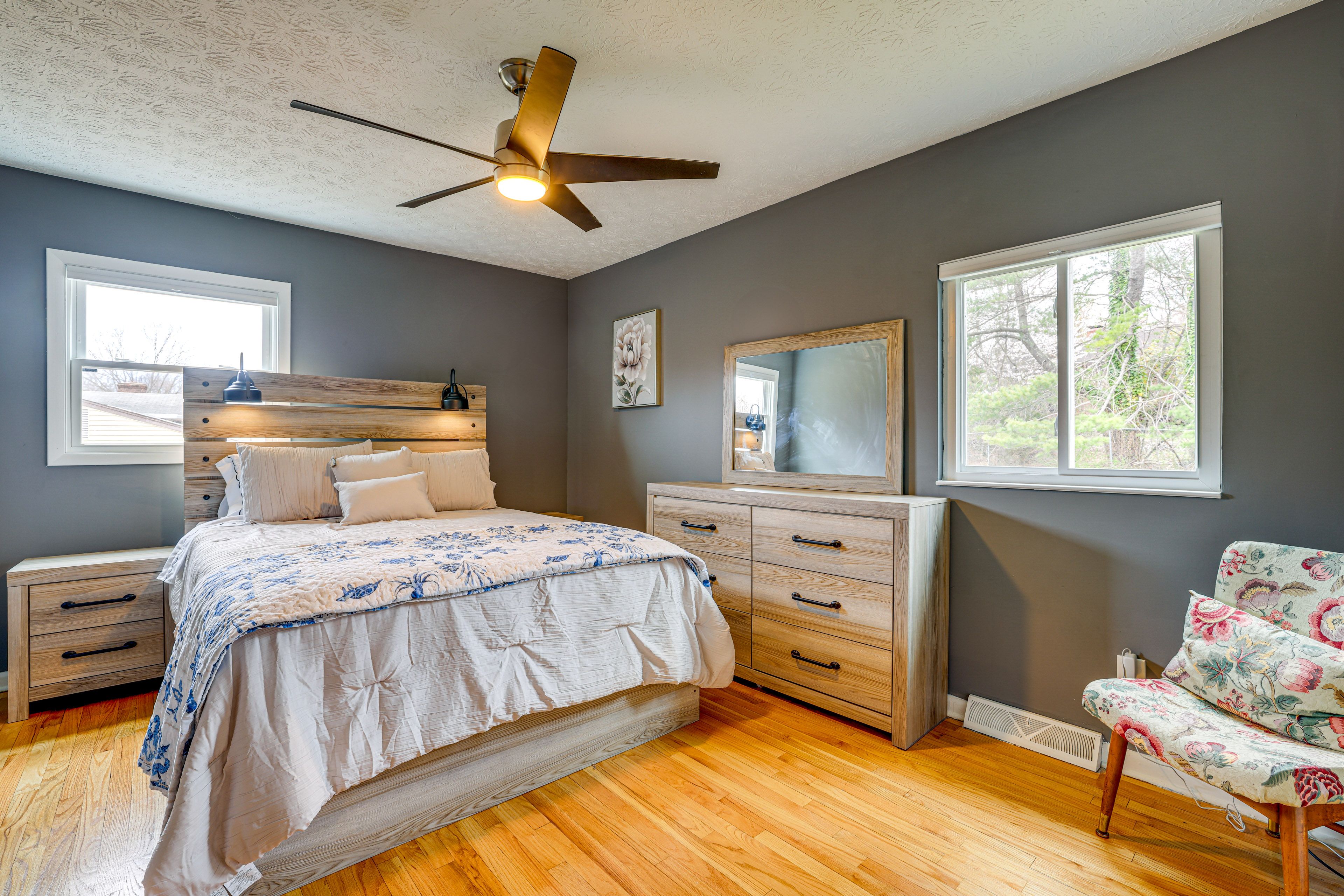 Bedroom 1 | Queen Bed | Linens Provided | Main Floor