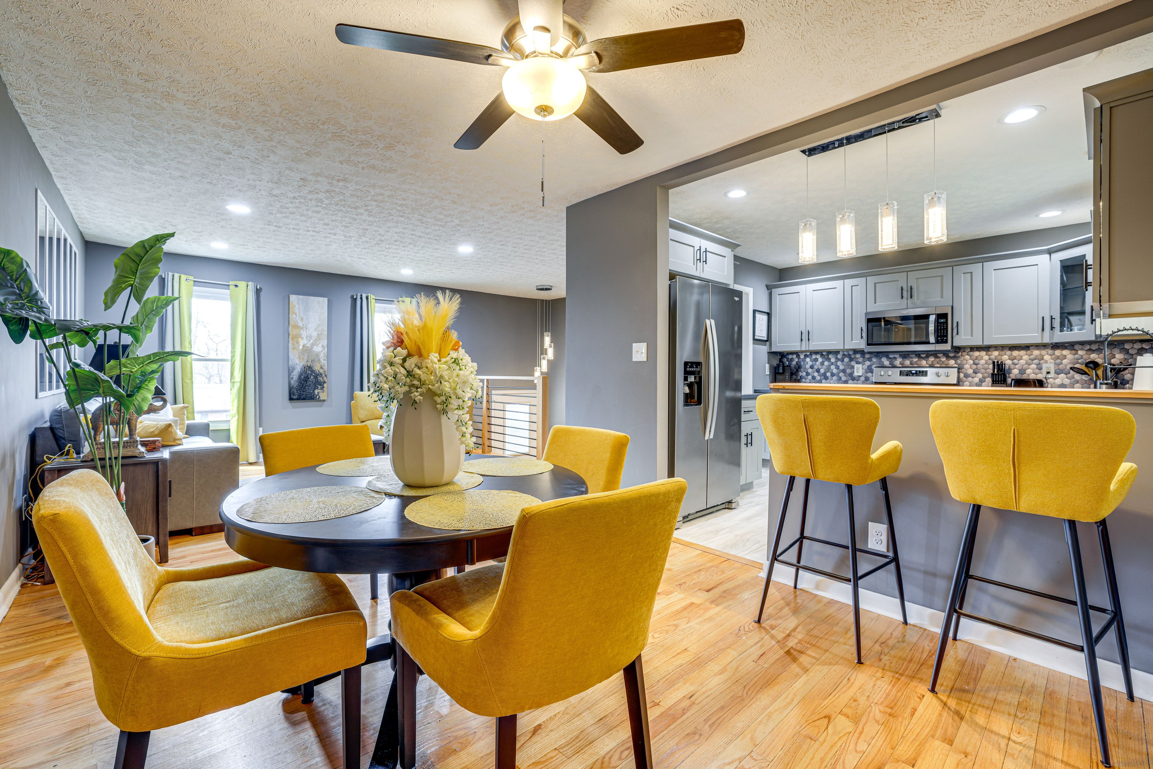 Dining Area | Dishware/Flatware Provided | Main Floor