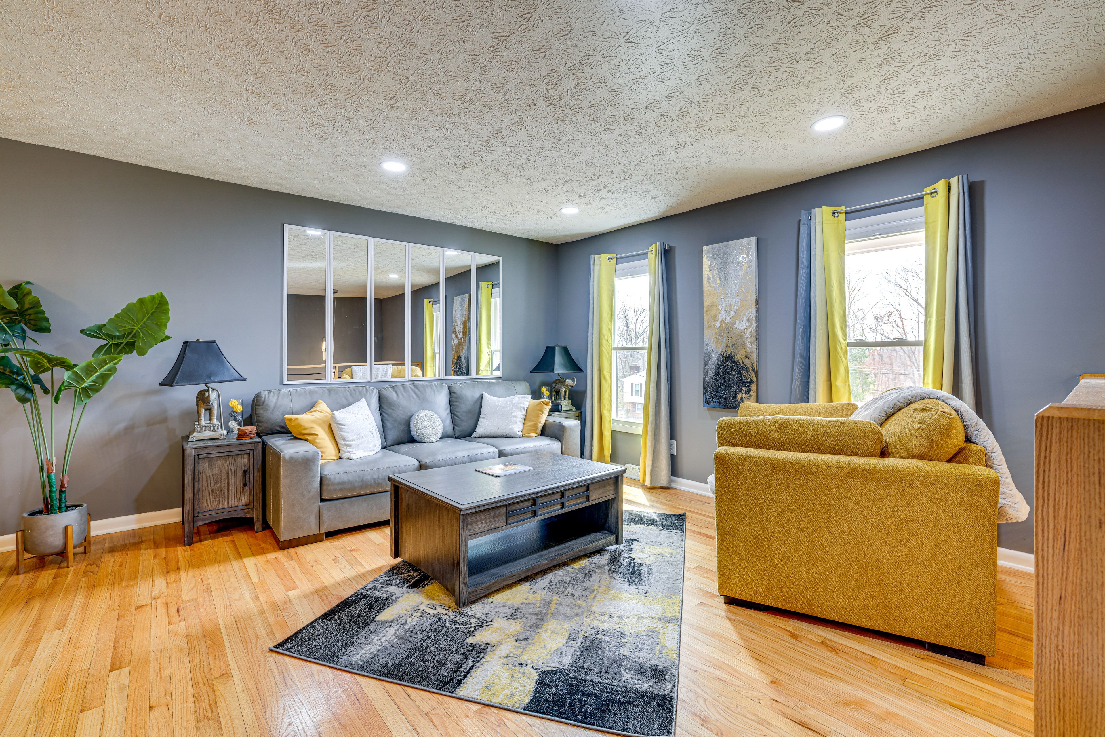 Living Room | Central Heating & A/C | Smart TV | Main Floor