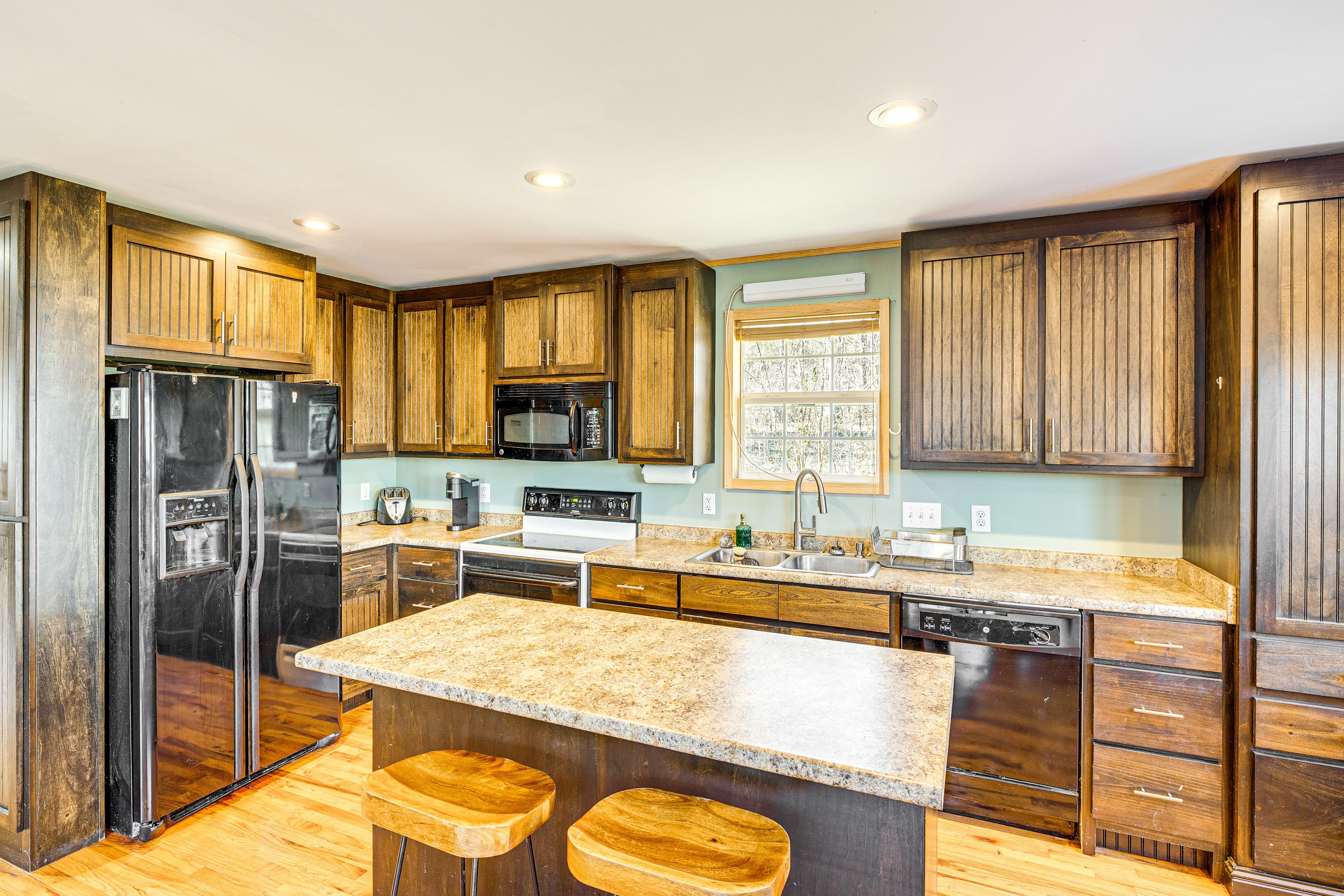 Kitchen | Main Level | Keurig Coffee Maker | Dishwasher | Cooking Basics