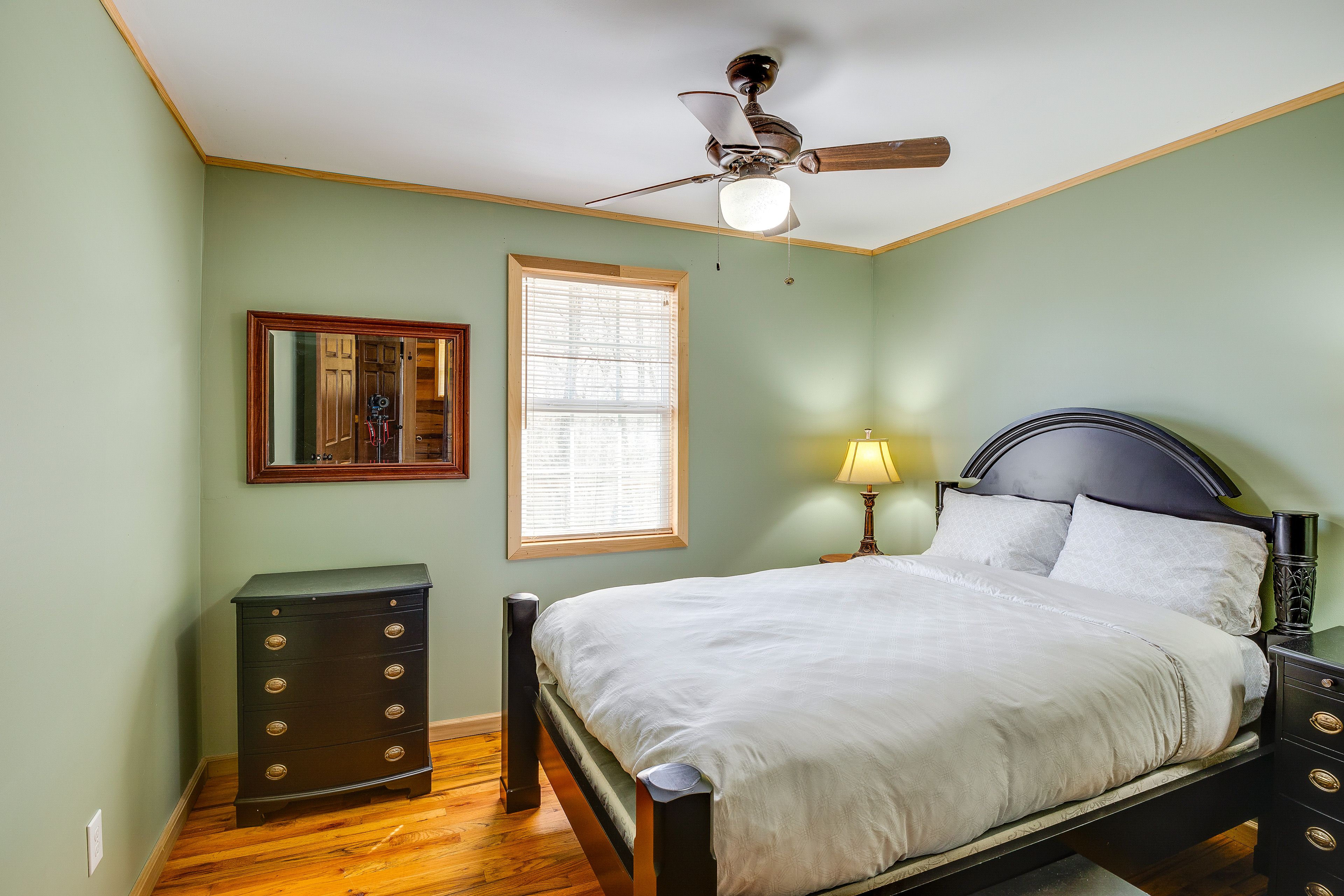 Bedroom 2 | Main Level | Queen Bed | Linens Provided