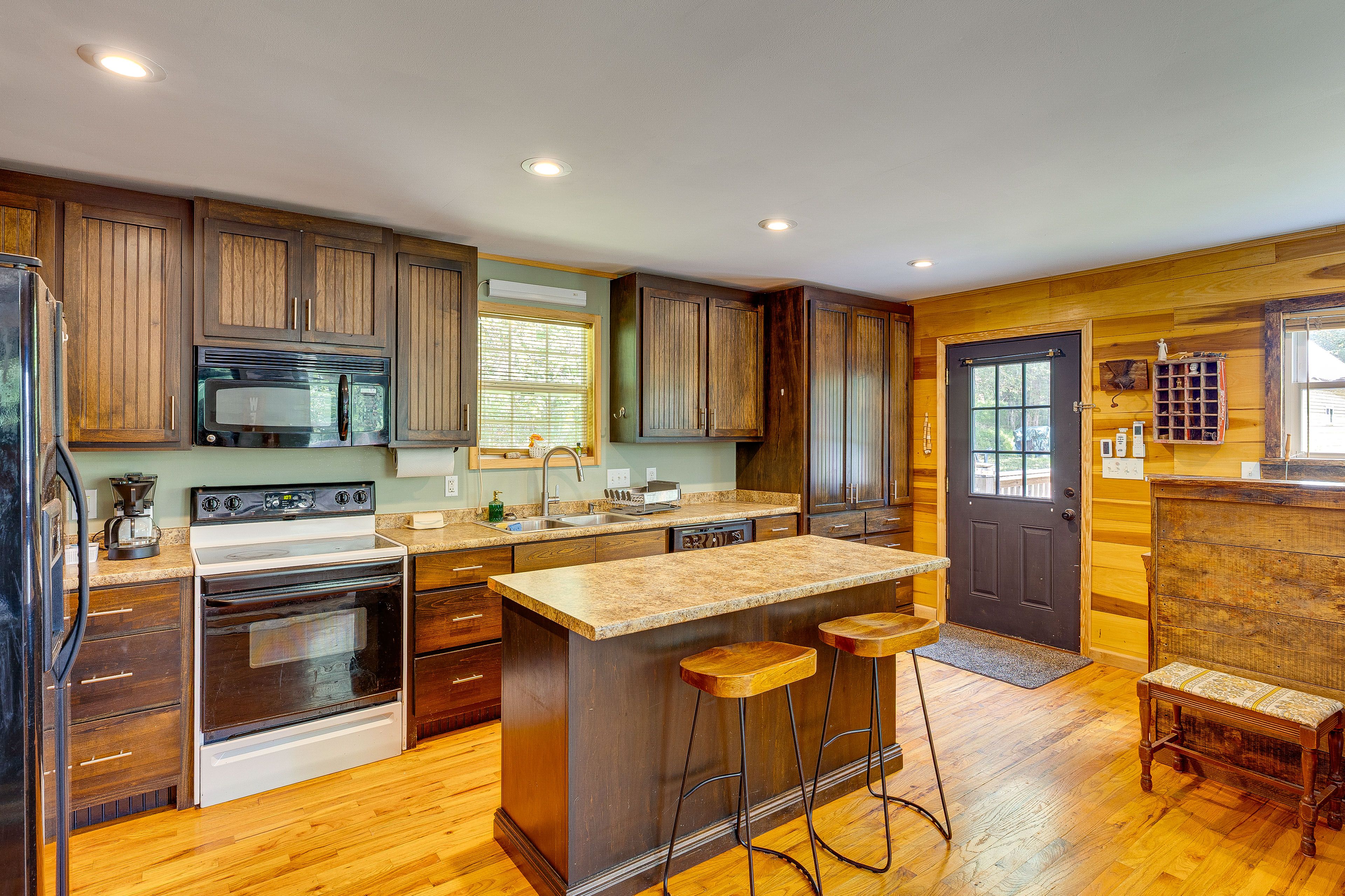 Kitchen | Main Level | Keurig Coffee Maker | Dishwasher | Cooking Basics