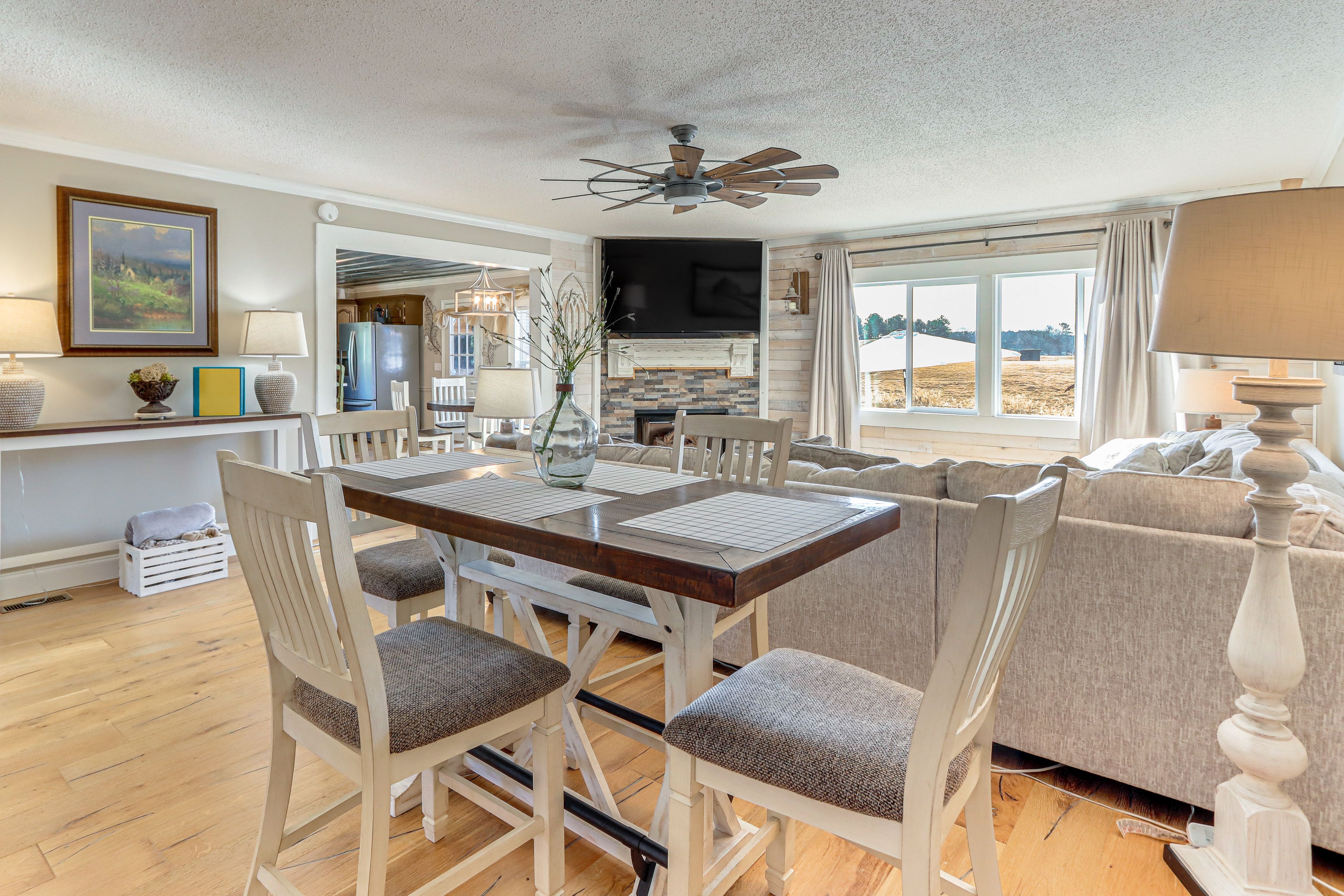 Dining Area | Dishware & Flatware | Central A/C & Heat | Single-Story Home