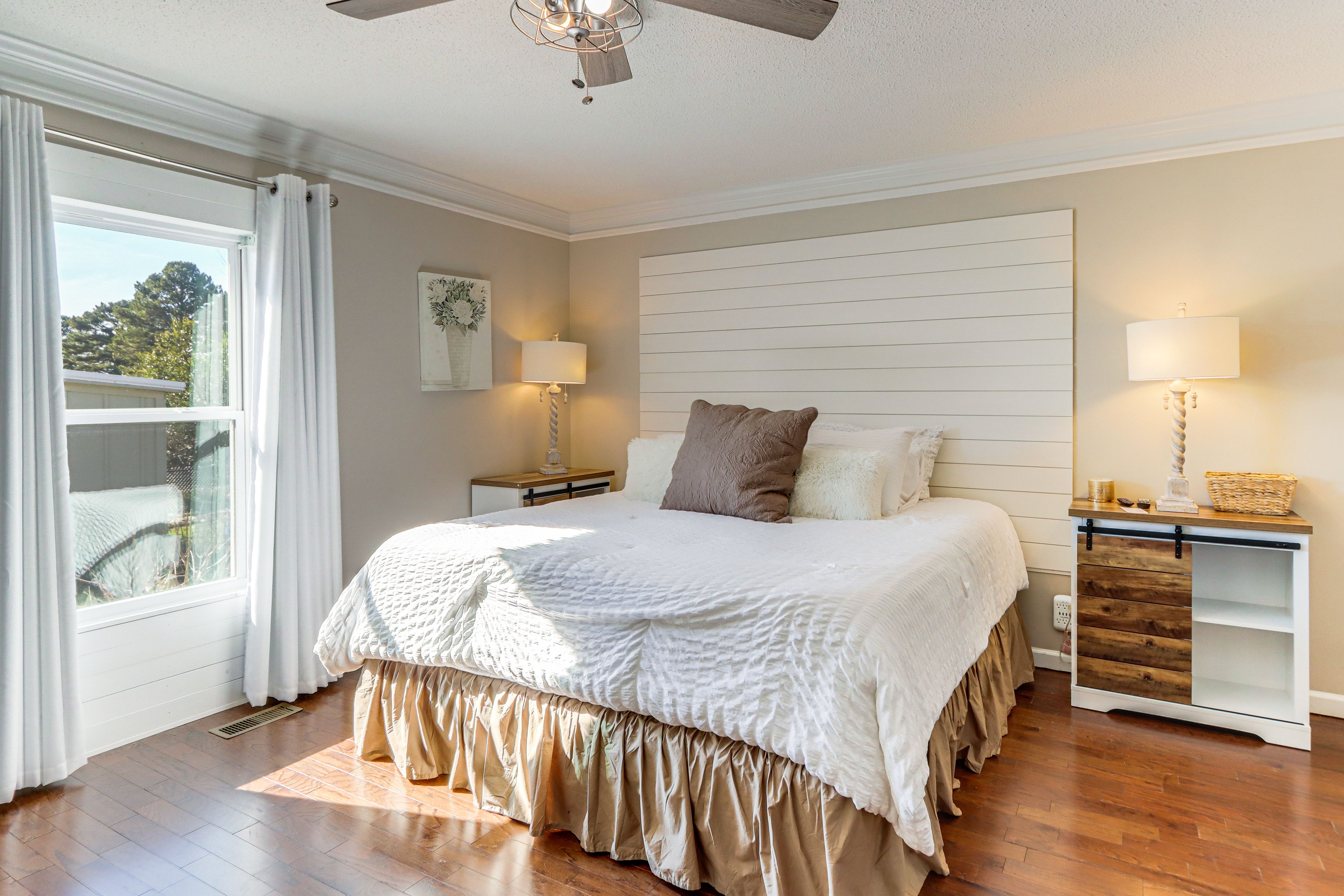 Bedroom 1 | King Bed | Linens Provided