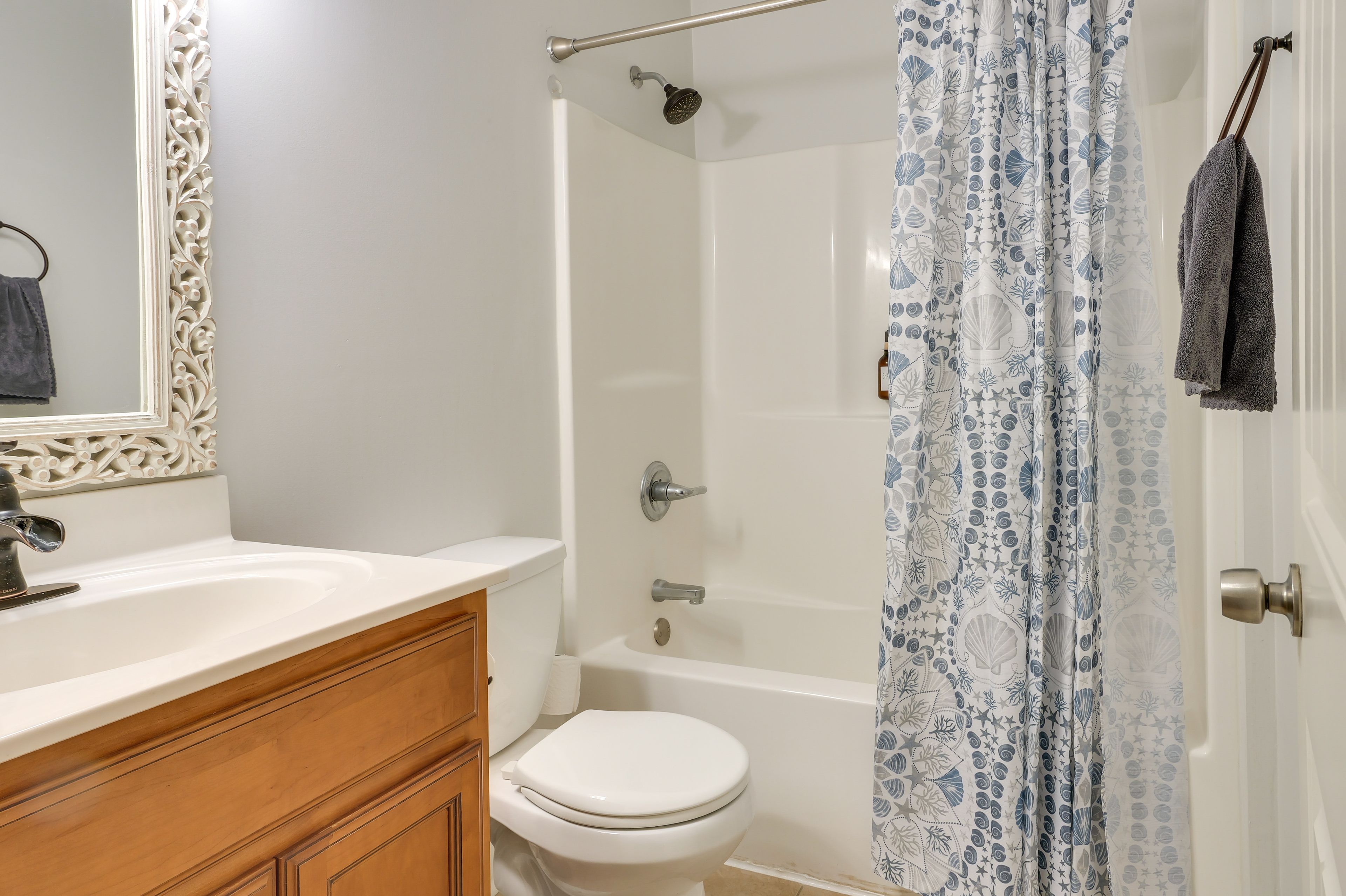 Full Bathroom | 1st Floor